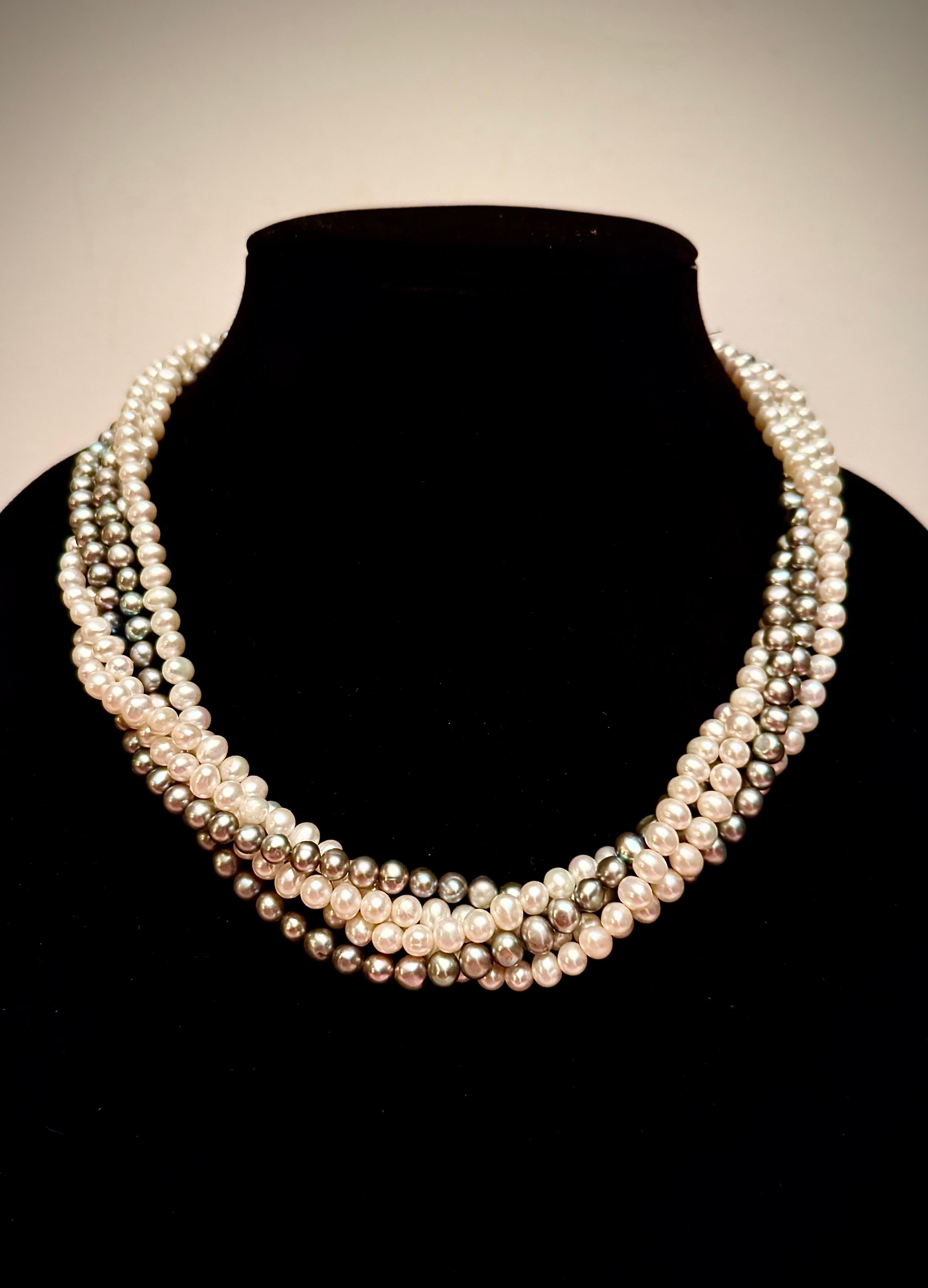 Collana chic con perle a più fili in vendita 4