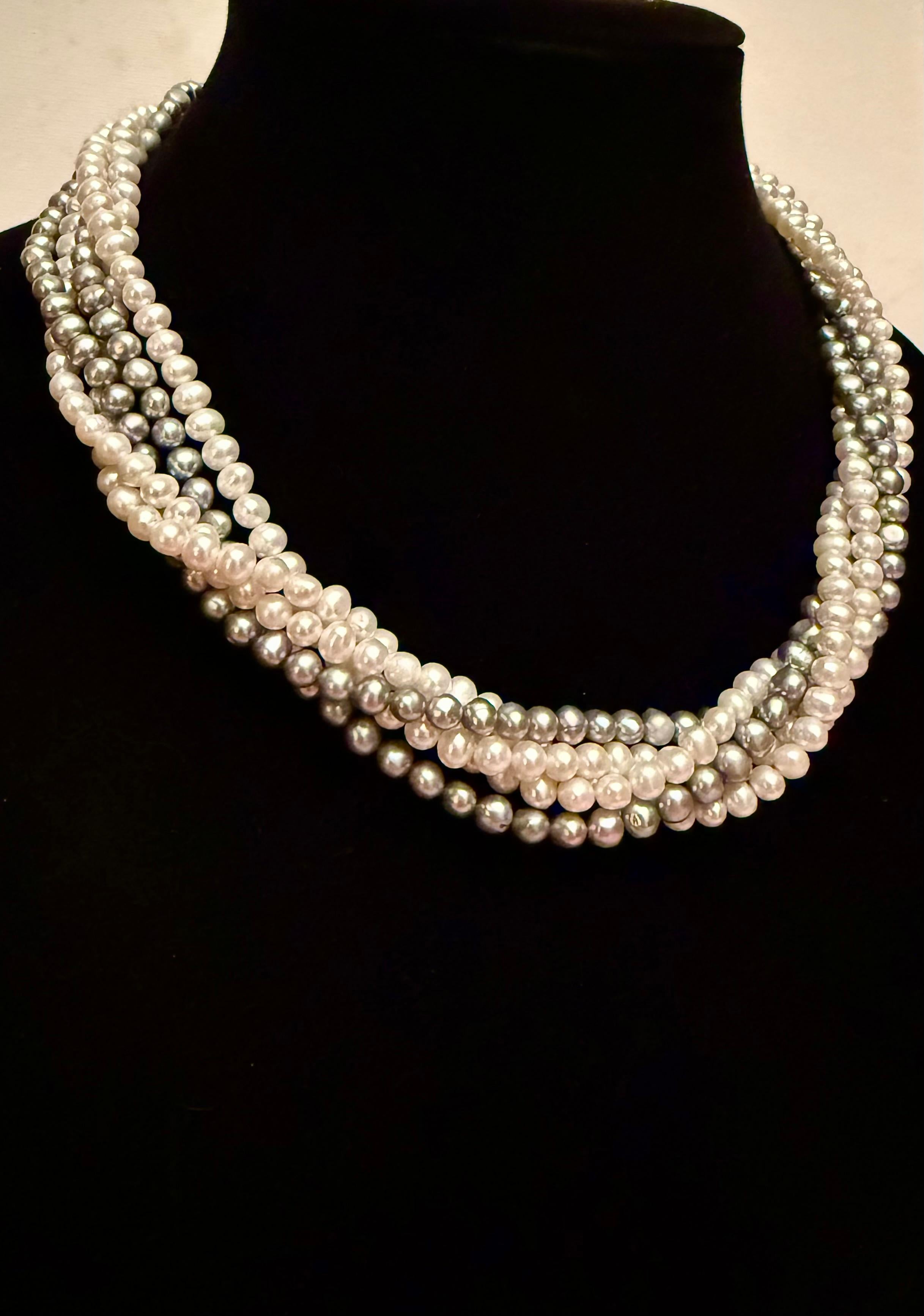 Collana chic con perle a più fili in vendita 5