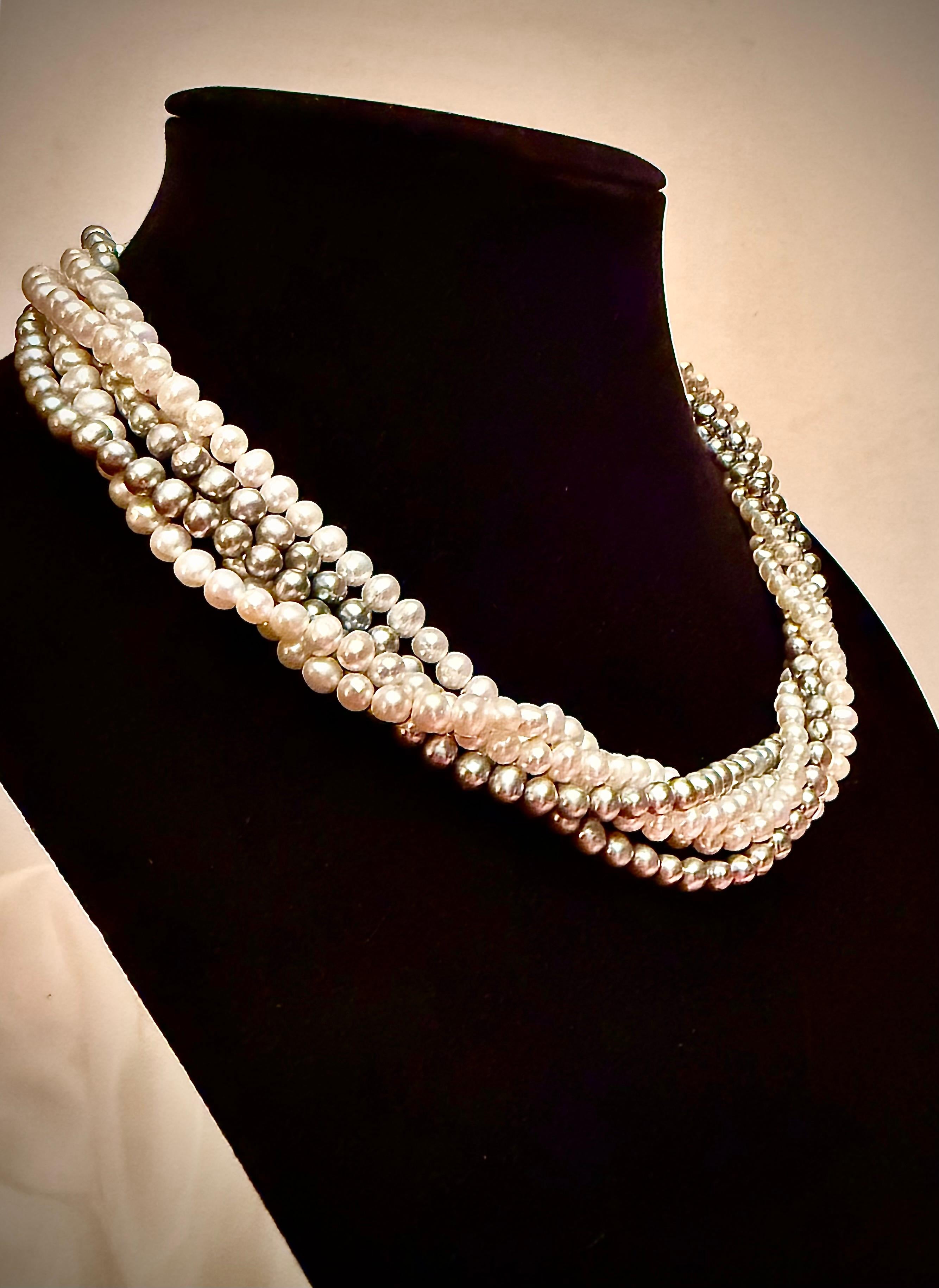 Contemporaneo Collana chic con perle a più fili in vendita