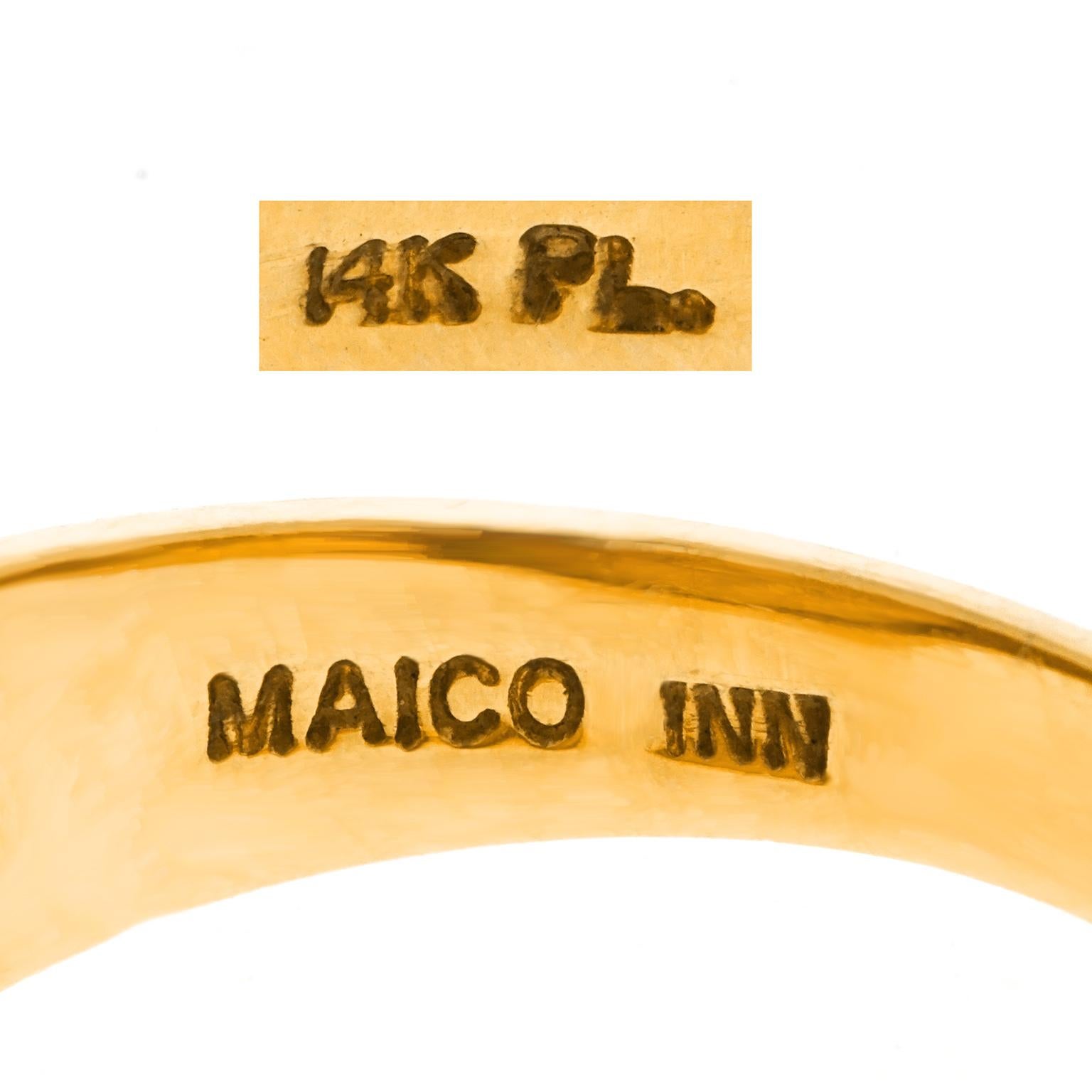 Chic Neoclassical Gold Ring In Excellent Condition In Litchfield, CT