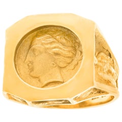 Chic Neoclassical Gold Ring