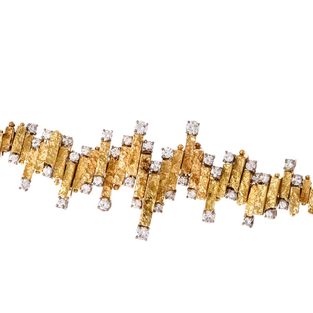 Chic Nugget Textured Yellow Gold Diamond Link Bracelet In Excellent Condition In Miami, FL