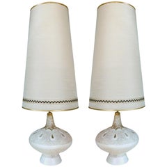 Retro Chic Pair of American 1960s Ivory and Brown Lava Glaze Chalkware Lamps
