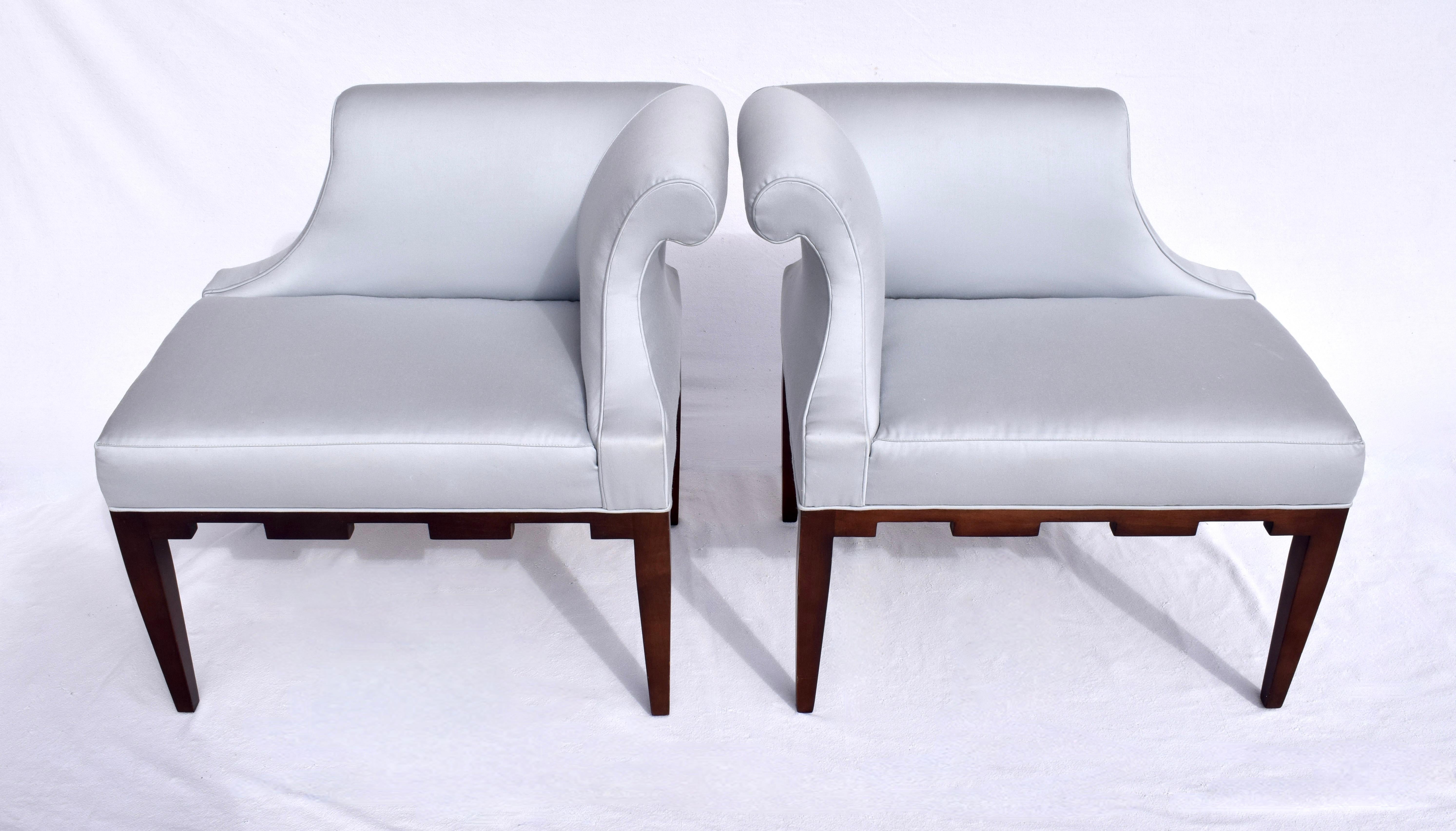 Baker Left & Right Castle Corner Chairs In Good Condition For Sale In Southampton, NJ