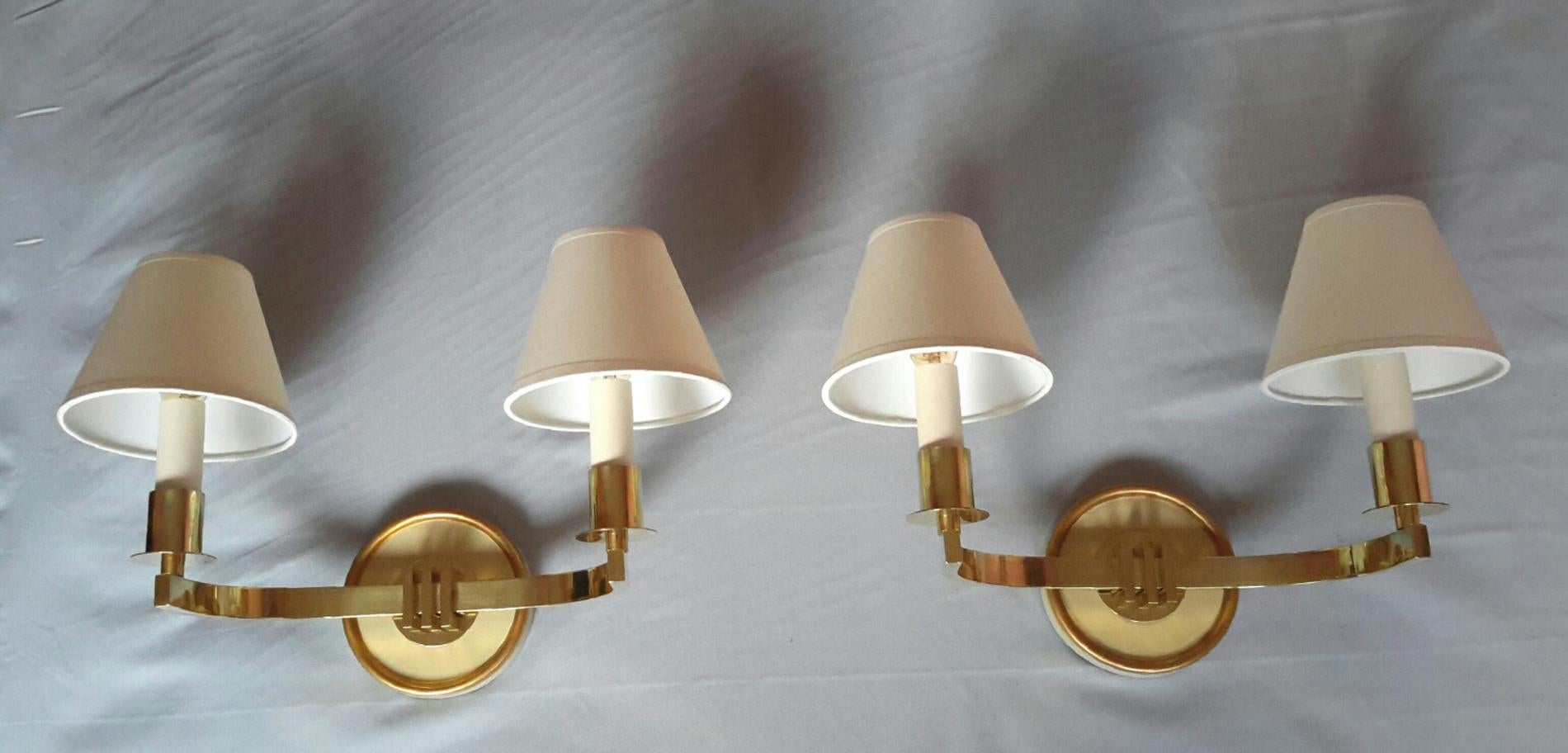Gilt Chic Pair of French Mid-Century Modern Wall Sconces, 1950s For Sale
