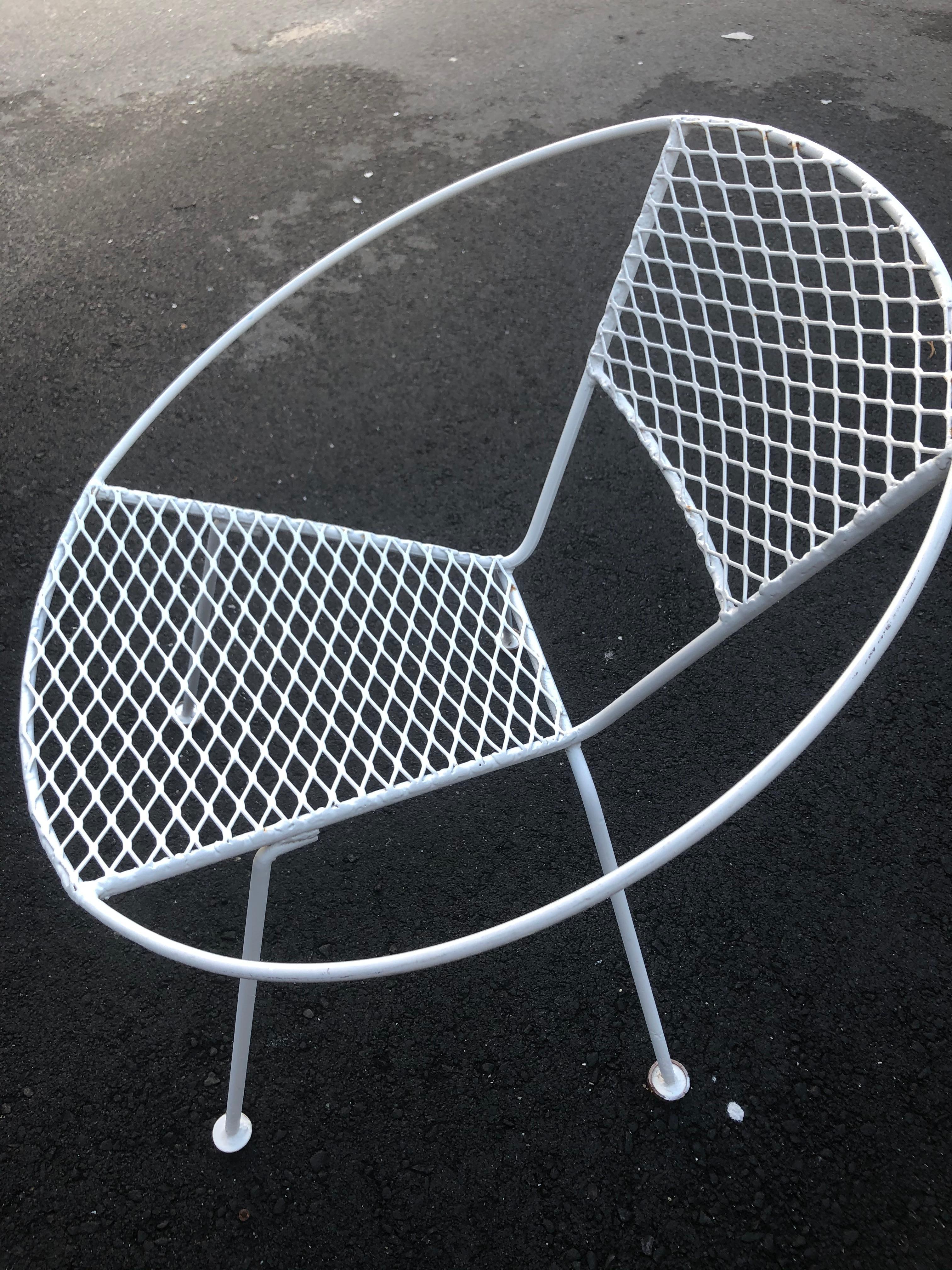 American Chic Pair of Mid-Century Modern Circular Shaped Patio Chairs