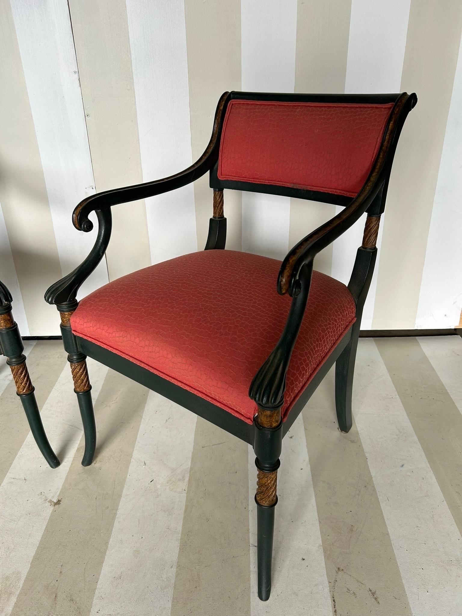Coppia elegante di poltrone in stile reggenza in vendita 5