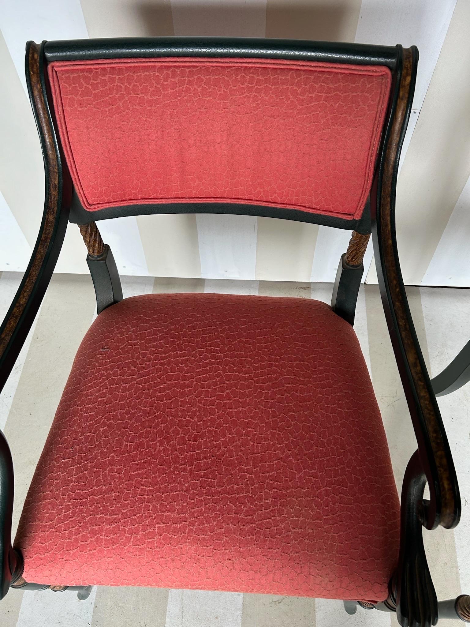 Coppia elegante di poltrone in stile reggenza in vendita 7