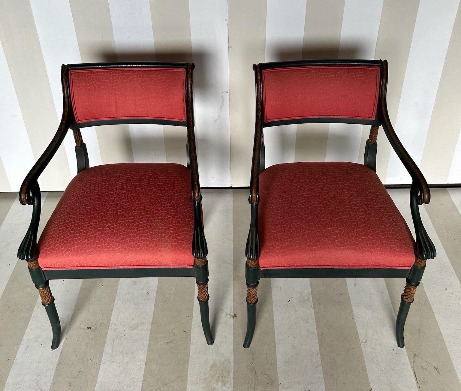Tappezzeria Coppia elegante di poltrone in stile reggenza in vendita