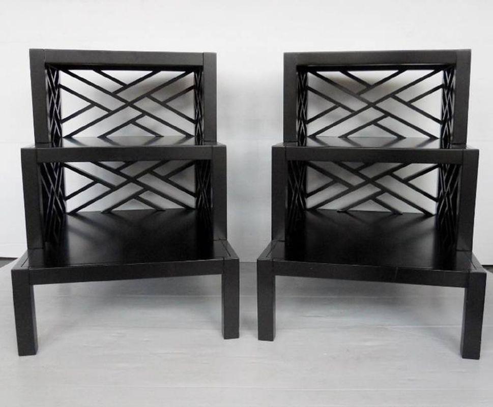 Pareja elegante de mesas auxiliares o telefónicas Moderno de mediados de siglo en venta