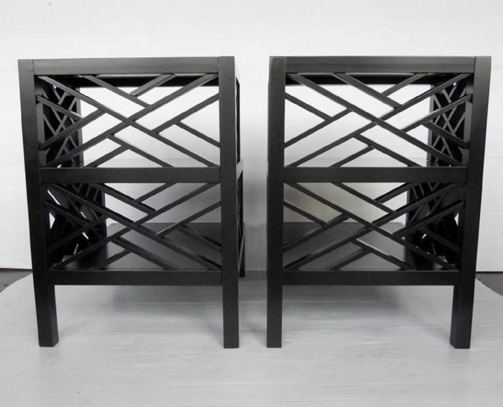 Pareja elegante de mesas auxiliares o telefónicas Madera en venta