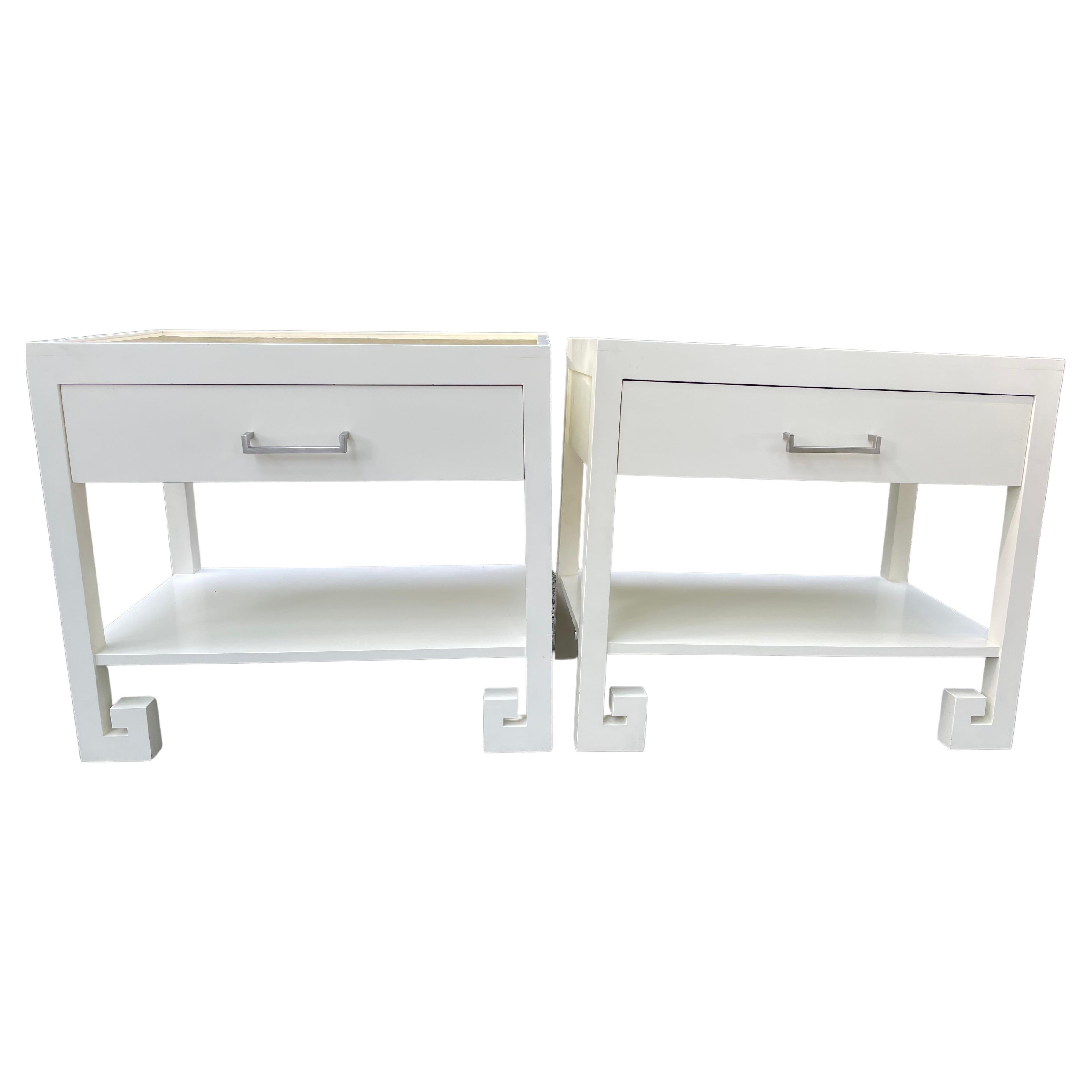 Chic Pair of White Lacquered Nightstands or End Tables with Chinese Style Feet For Sale