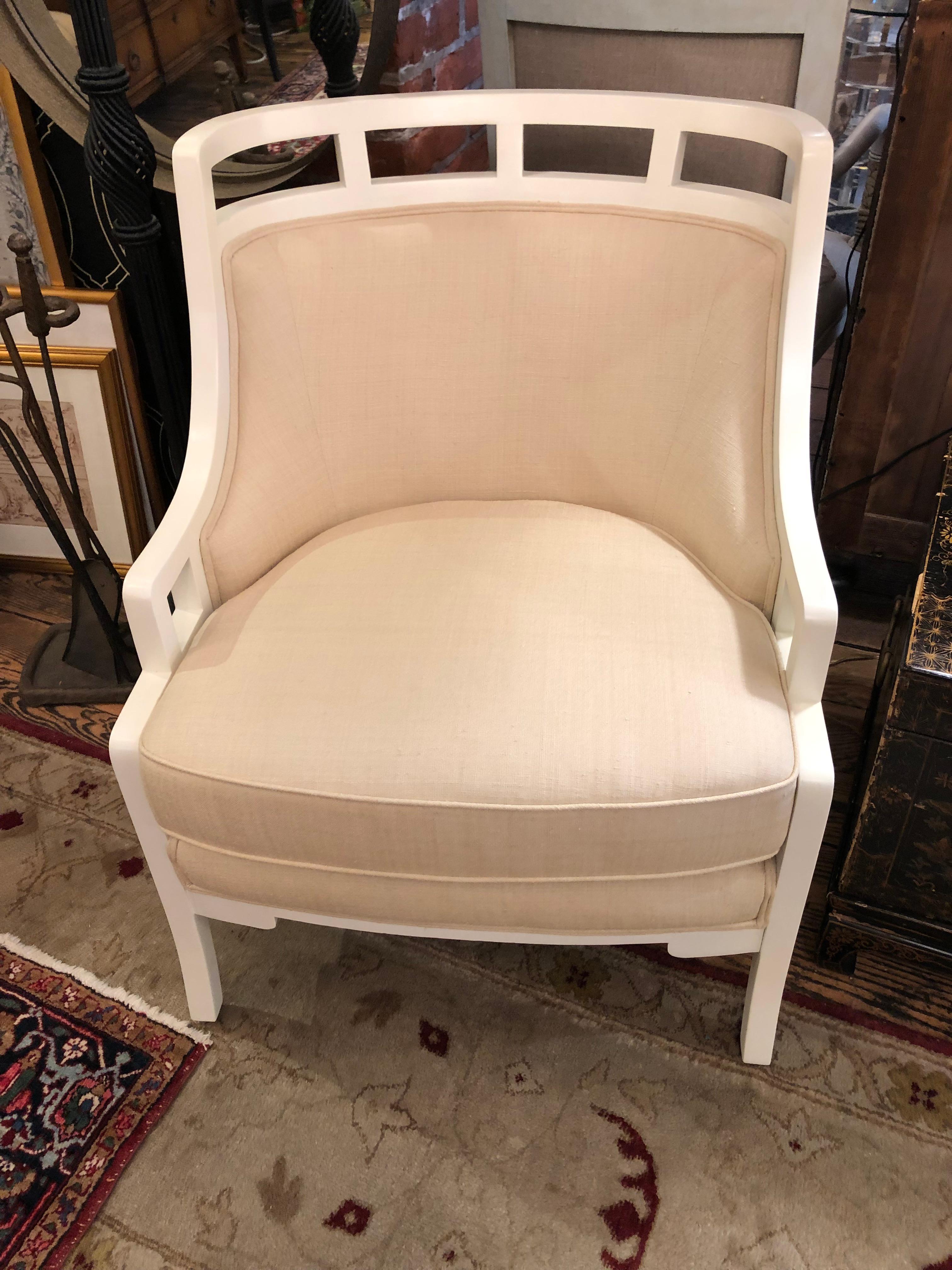 Chic Pair of White Painted Barrel Back Club Chairs Upholstered in Linen For Sale 3