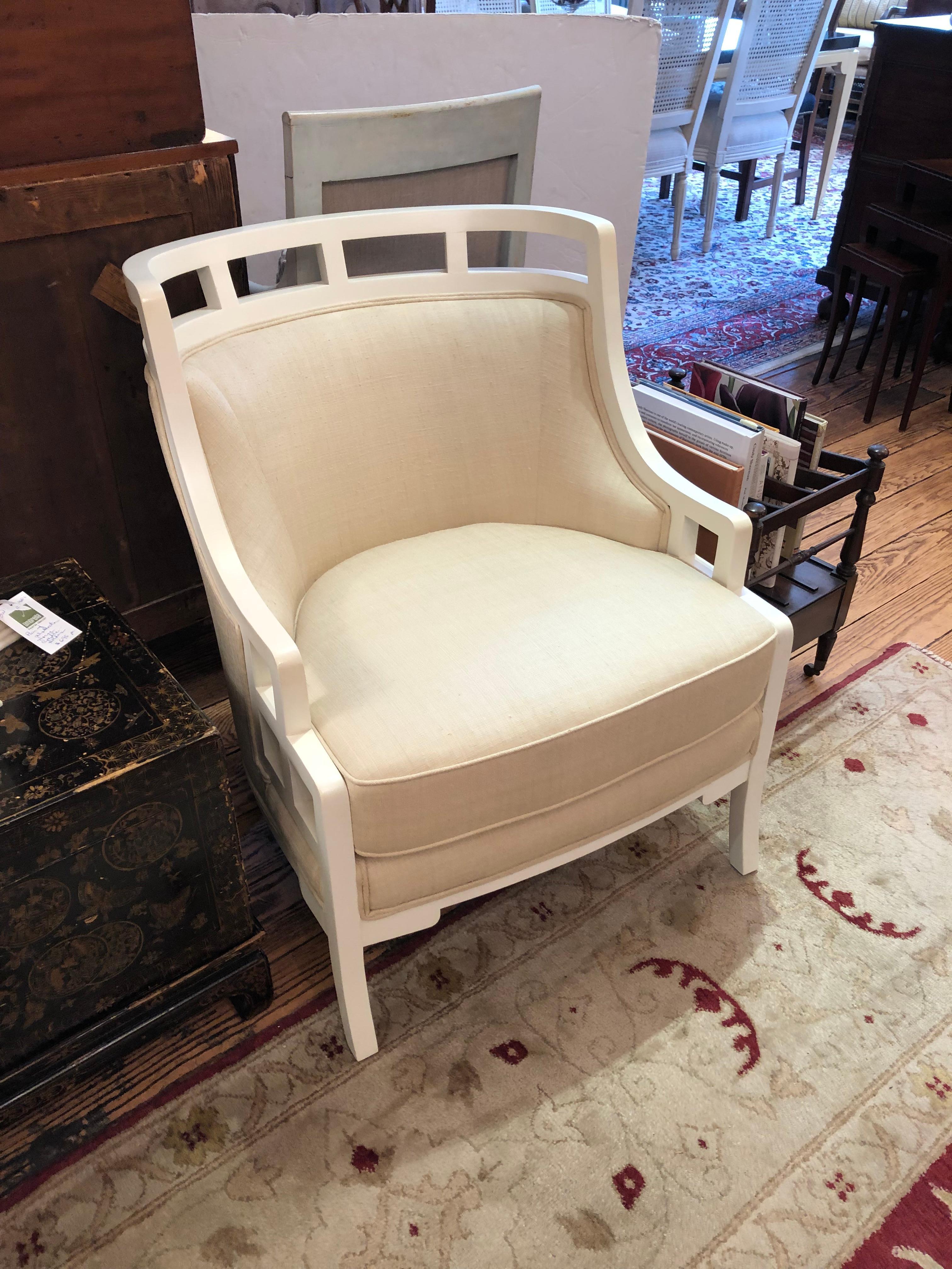 Chic Pair of White Painted Barrel Back Club Chairs Upholstered in Linen For Sale 4