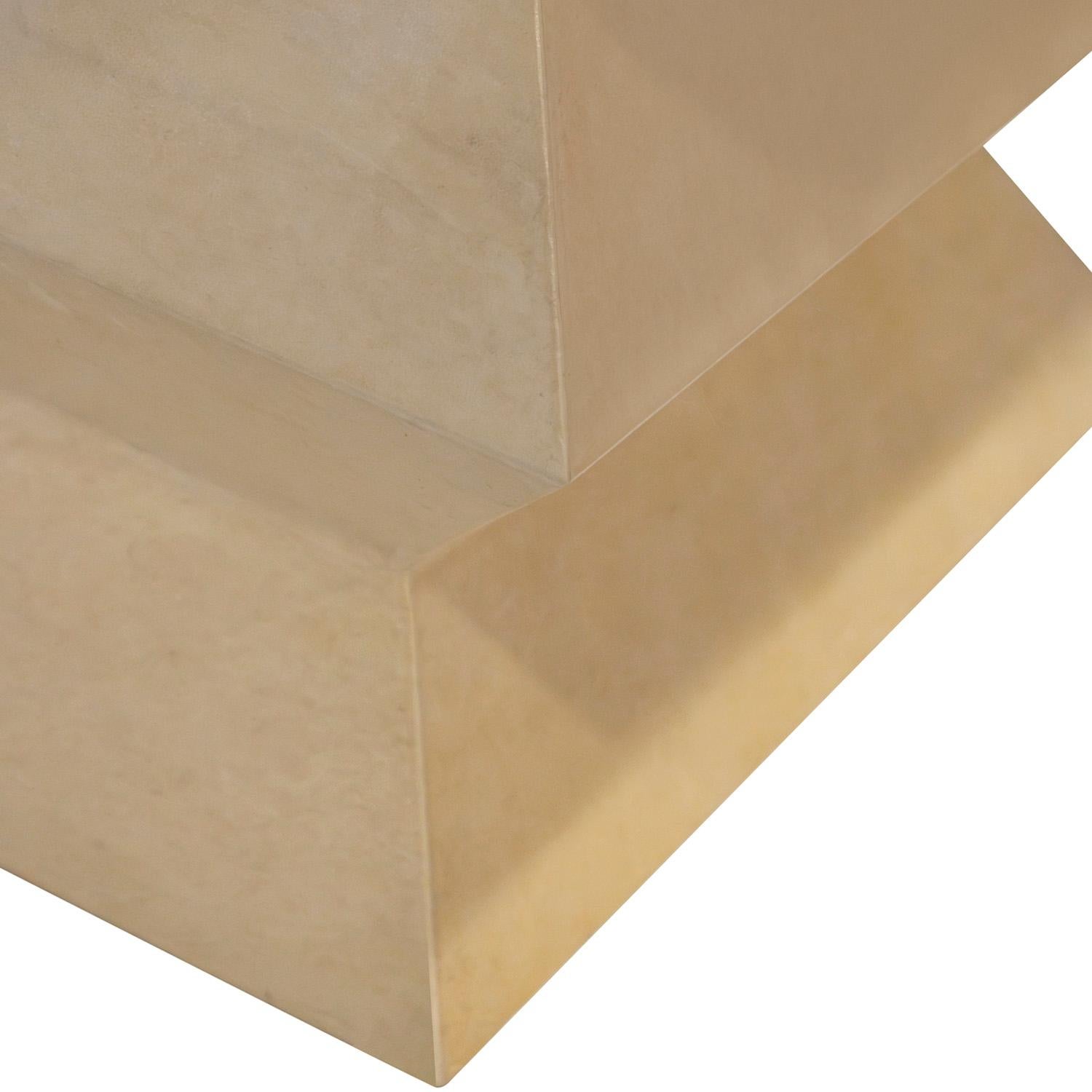 Américain Paire de bancs Zig Zag en peau de chèvre laquée avec sièges en fourrure grise des années 1970 en vente
