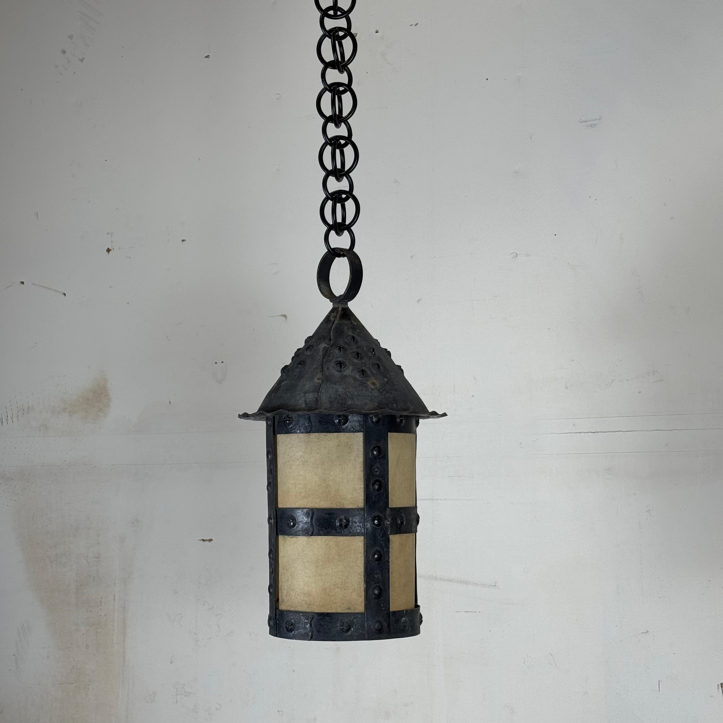 Elegante farol de cobre macizo Patinado Artes y Oficios Americanos Estadounidense en venta