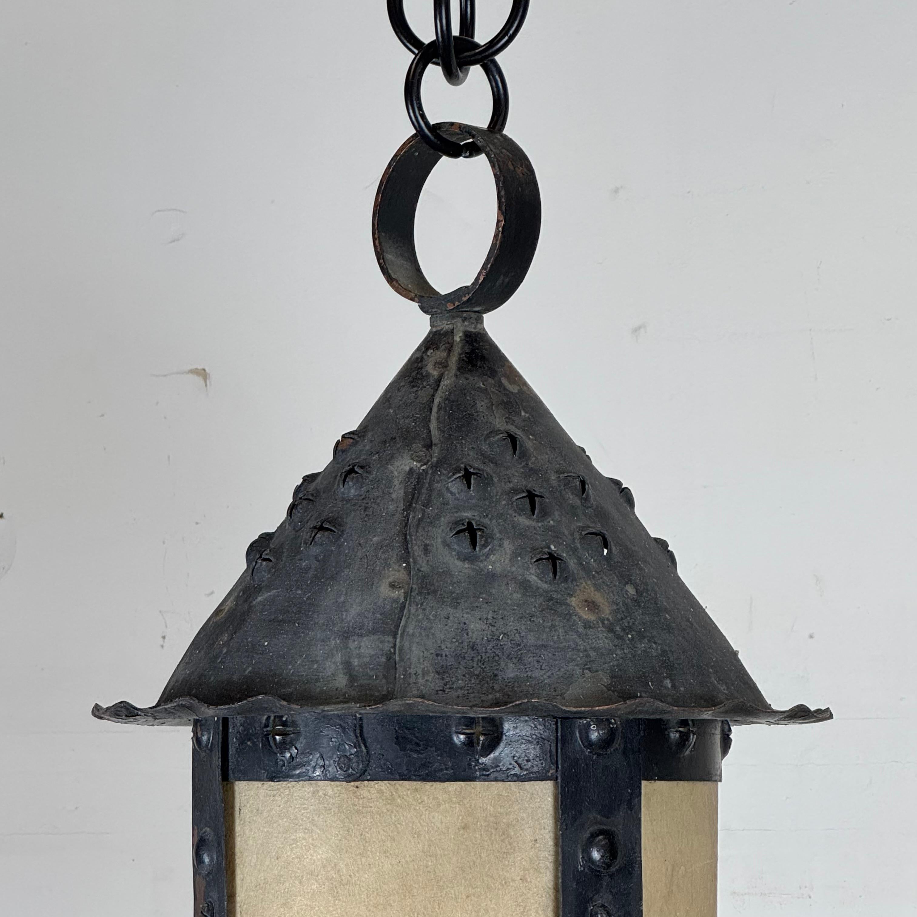 Elegante farol de cobre macizo Patinado Artes y Oficios Americanos Pintado a mano en venta