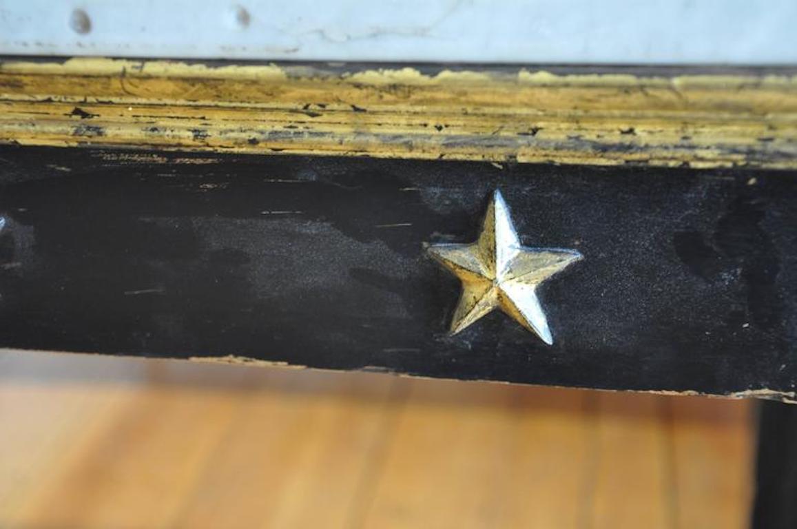Console néoclassique ou empire italienne d'époque chic, sculptée et dorée Bon état - En vente à Essex, MA