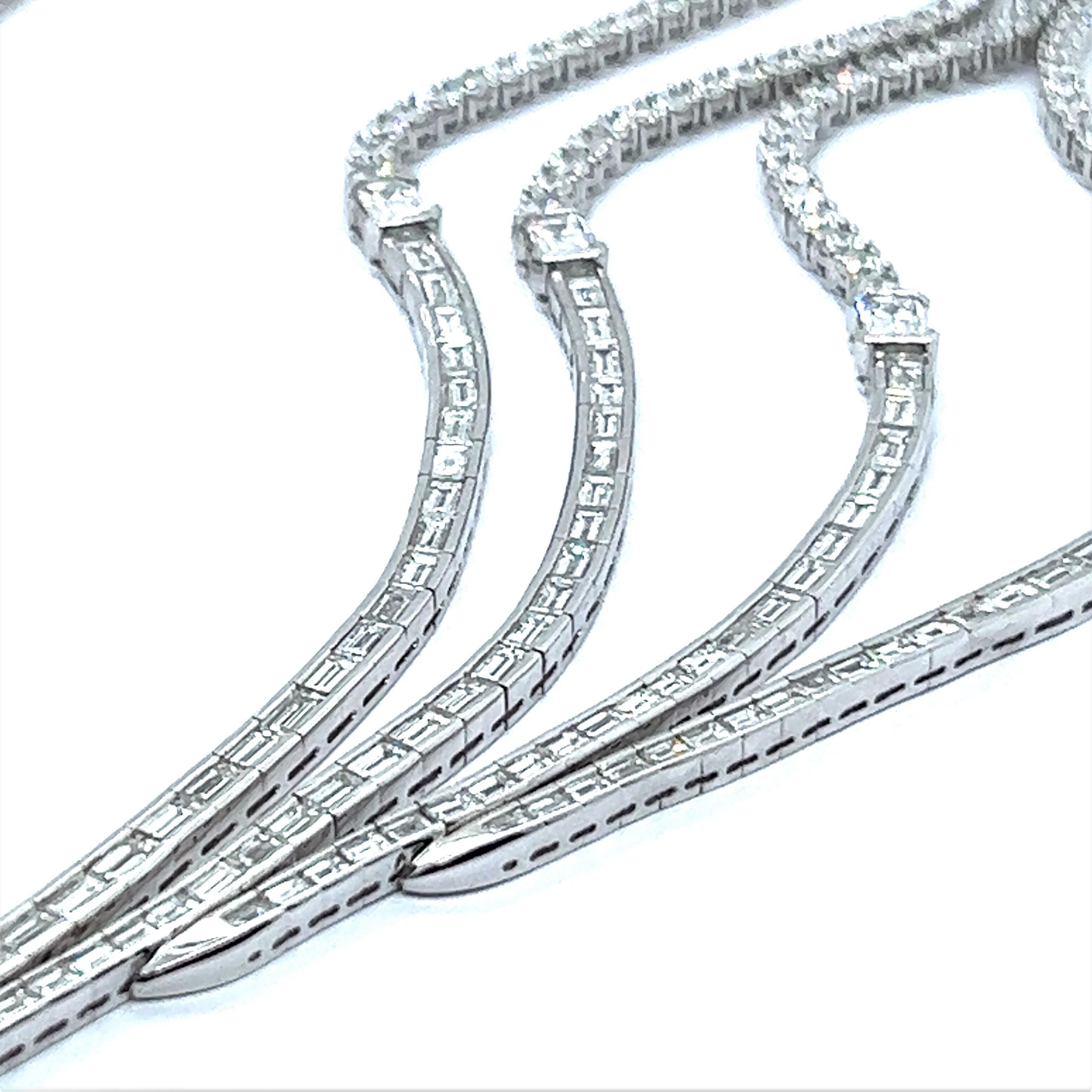 Chic Platinum and Diamond Necklace For Sale 3