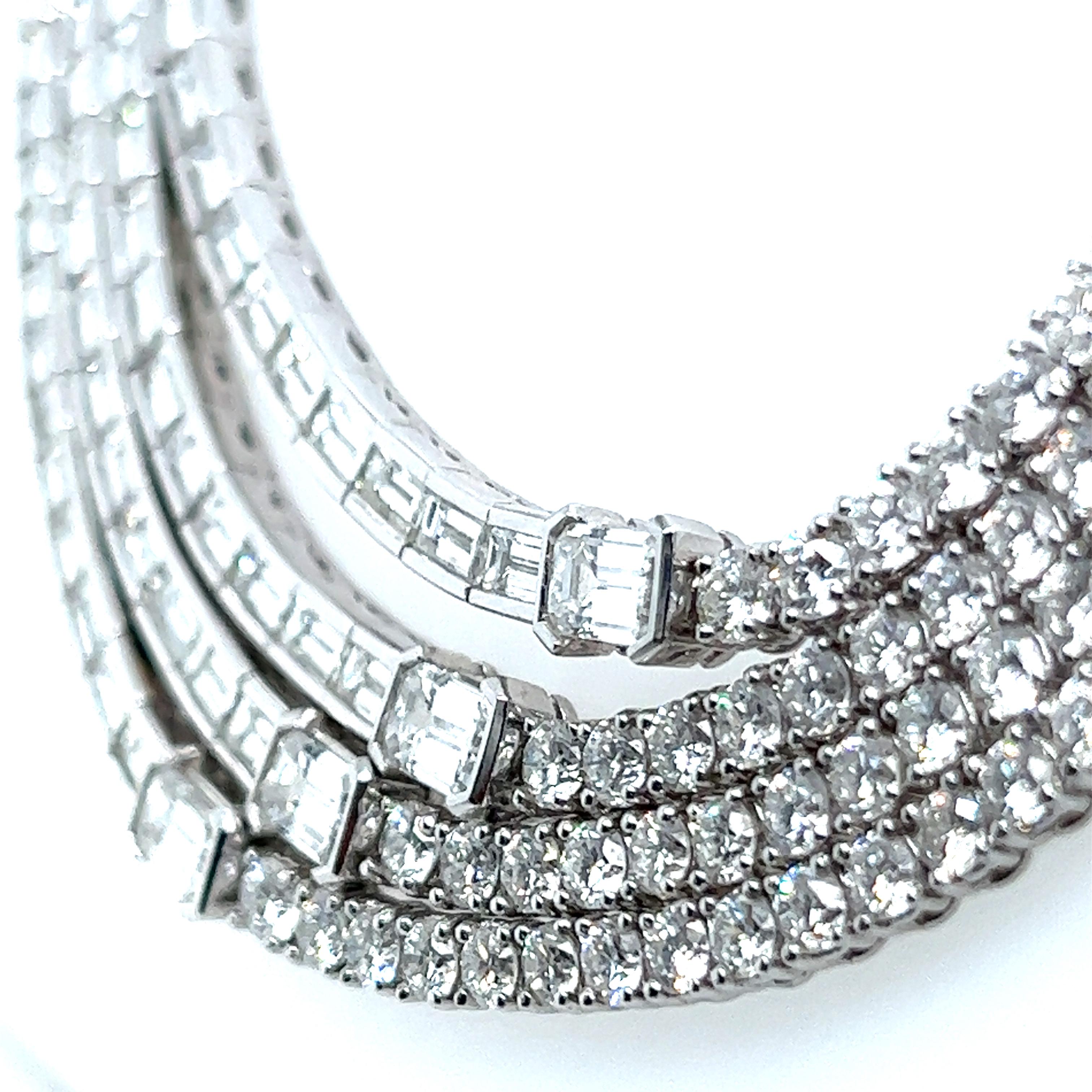 Schicke Halskette aus Platin und Diamanten (Moderne) im Angebot