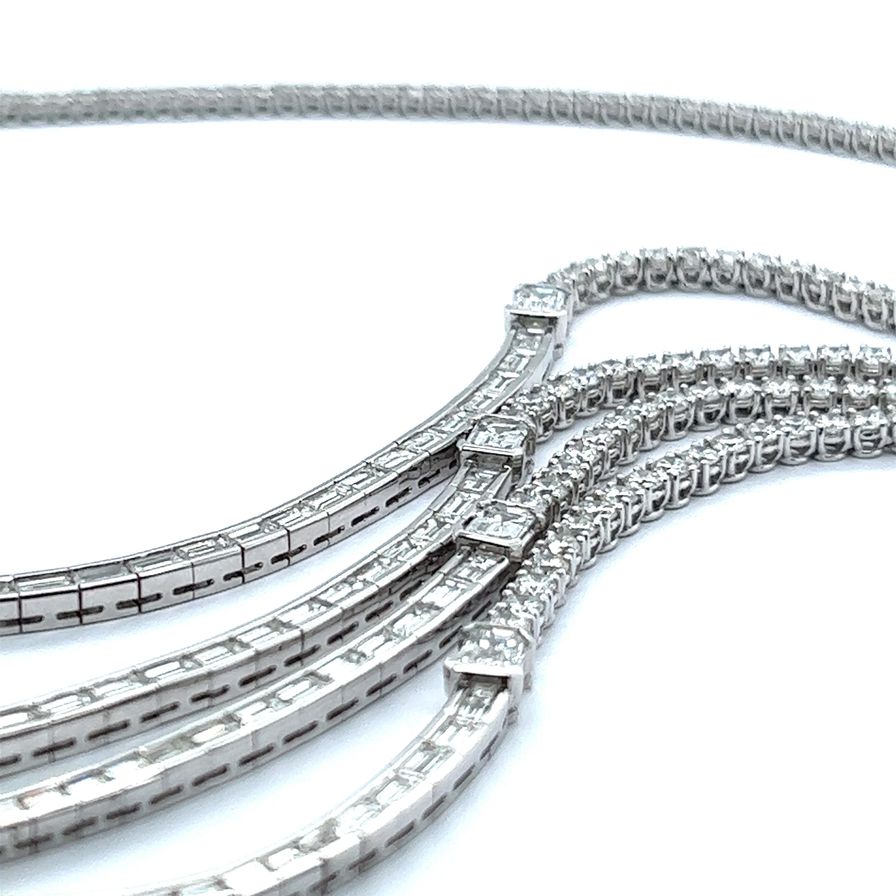 Chic Platinum and Diamond Necklace For Sale 1