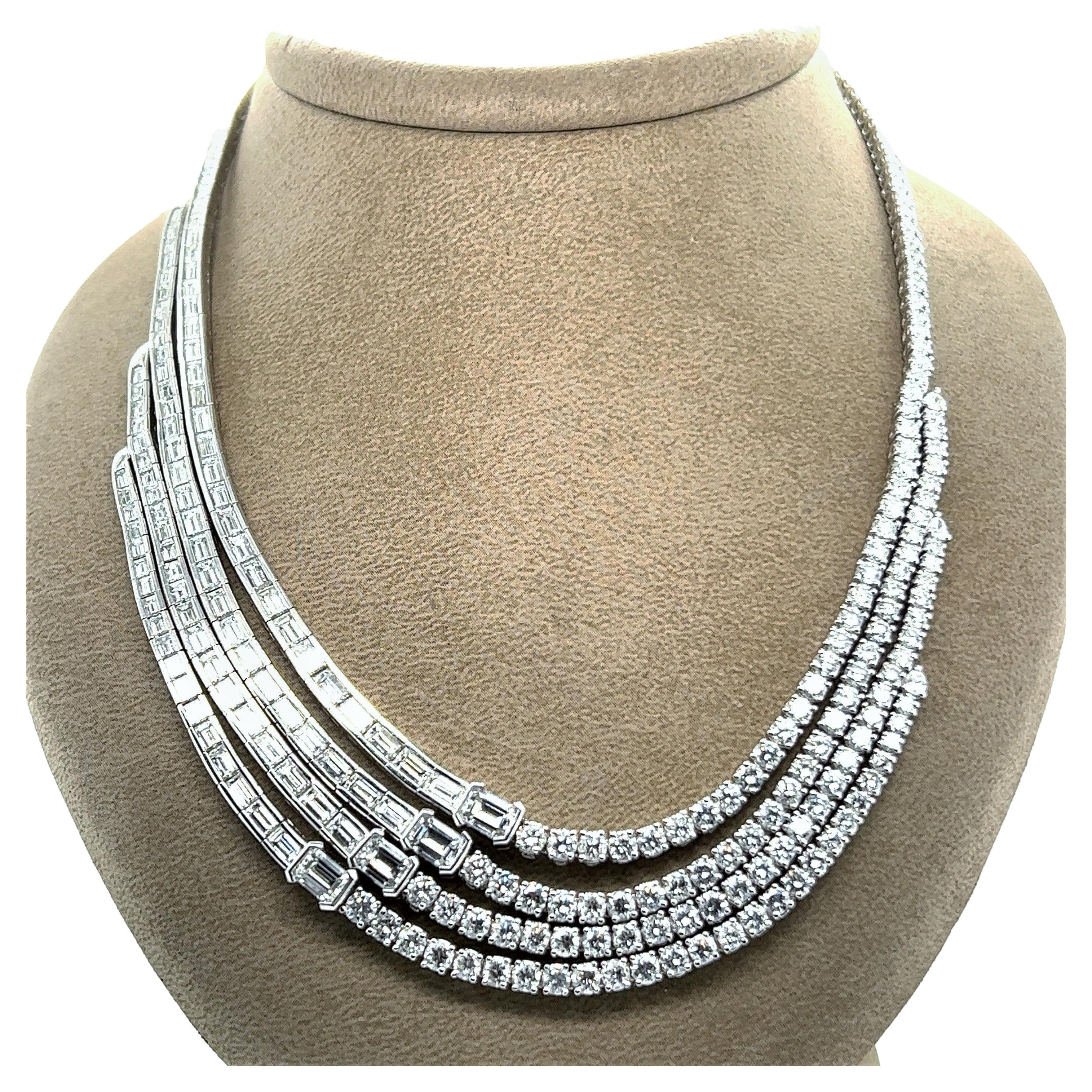 Chic Platinum and Diamond Necklace For Sale