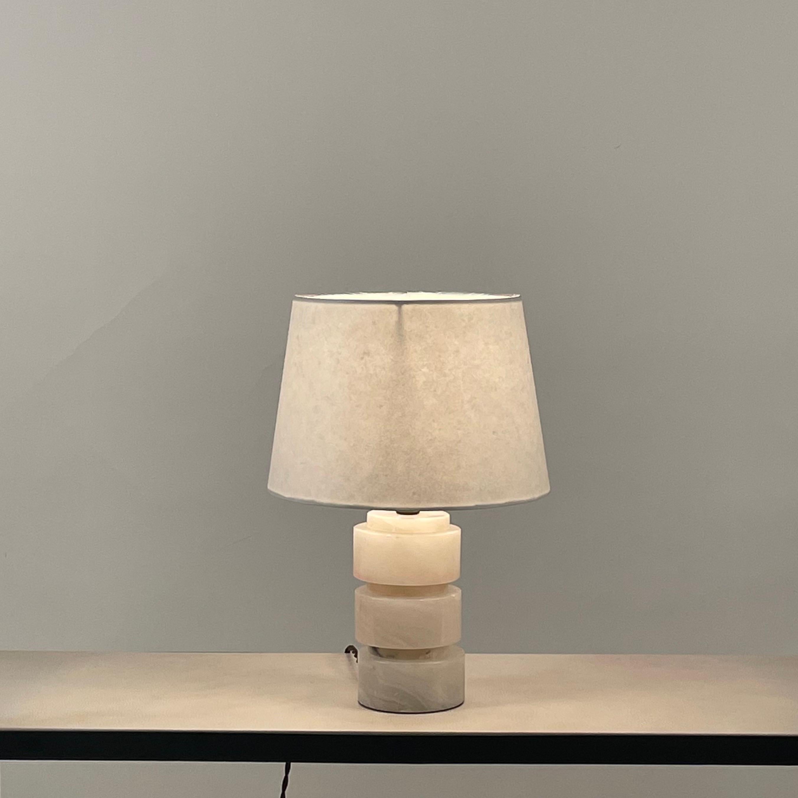 Chic Polished Alabaster Art Deco Table Lamp In Good Condition In Los Angeles, CA