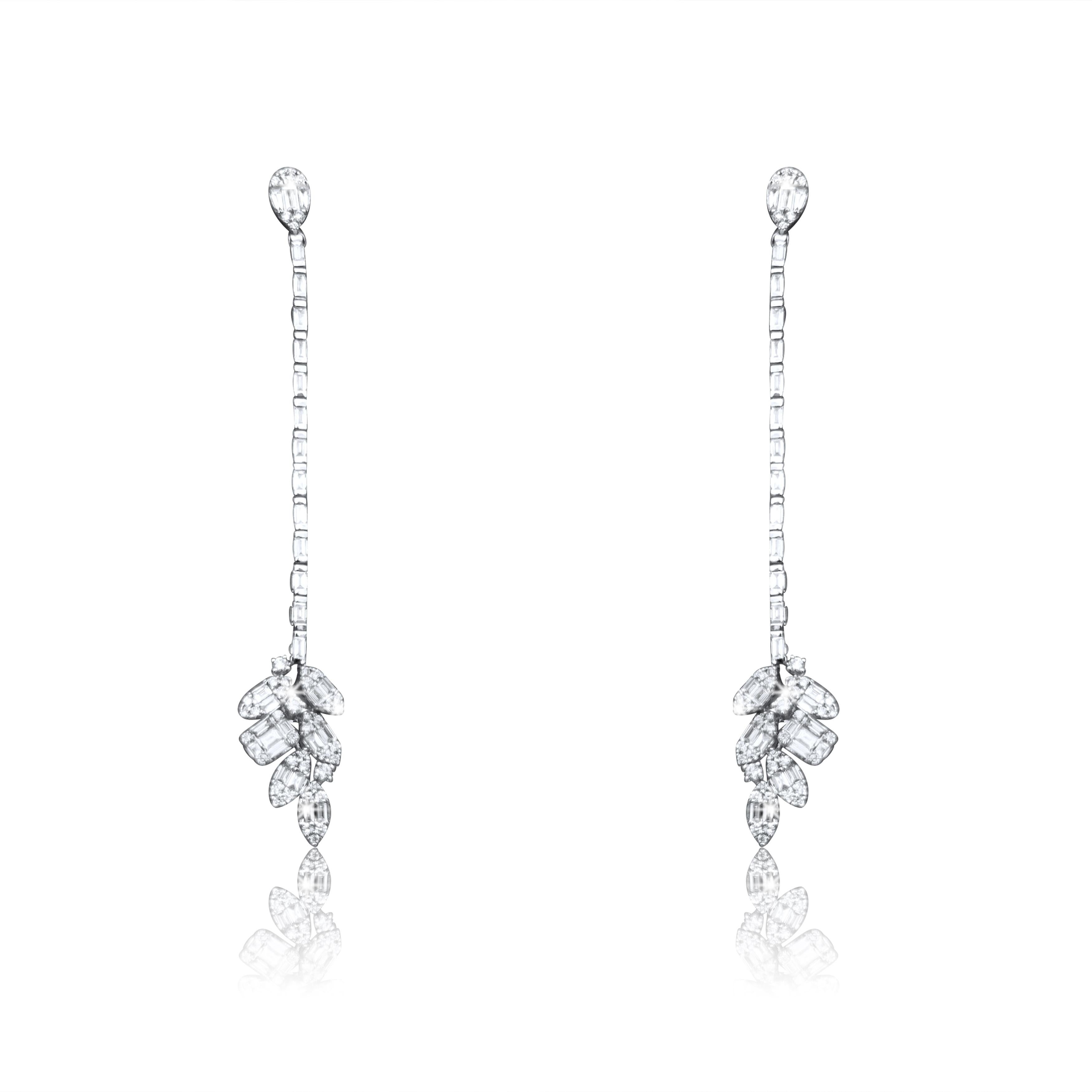 Earring Information
Metal Purity : 18K
Color : White Gold
Gold Weight : 10.50g
Overall Measurement : 3''
Diamond Count : 86 Round Diamonds
Round Diamond Carat Weight : 0.88 ttcw
Baguette Diamonds Count : 60
Baguette Diamonds Carat Weight : 1.63