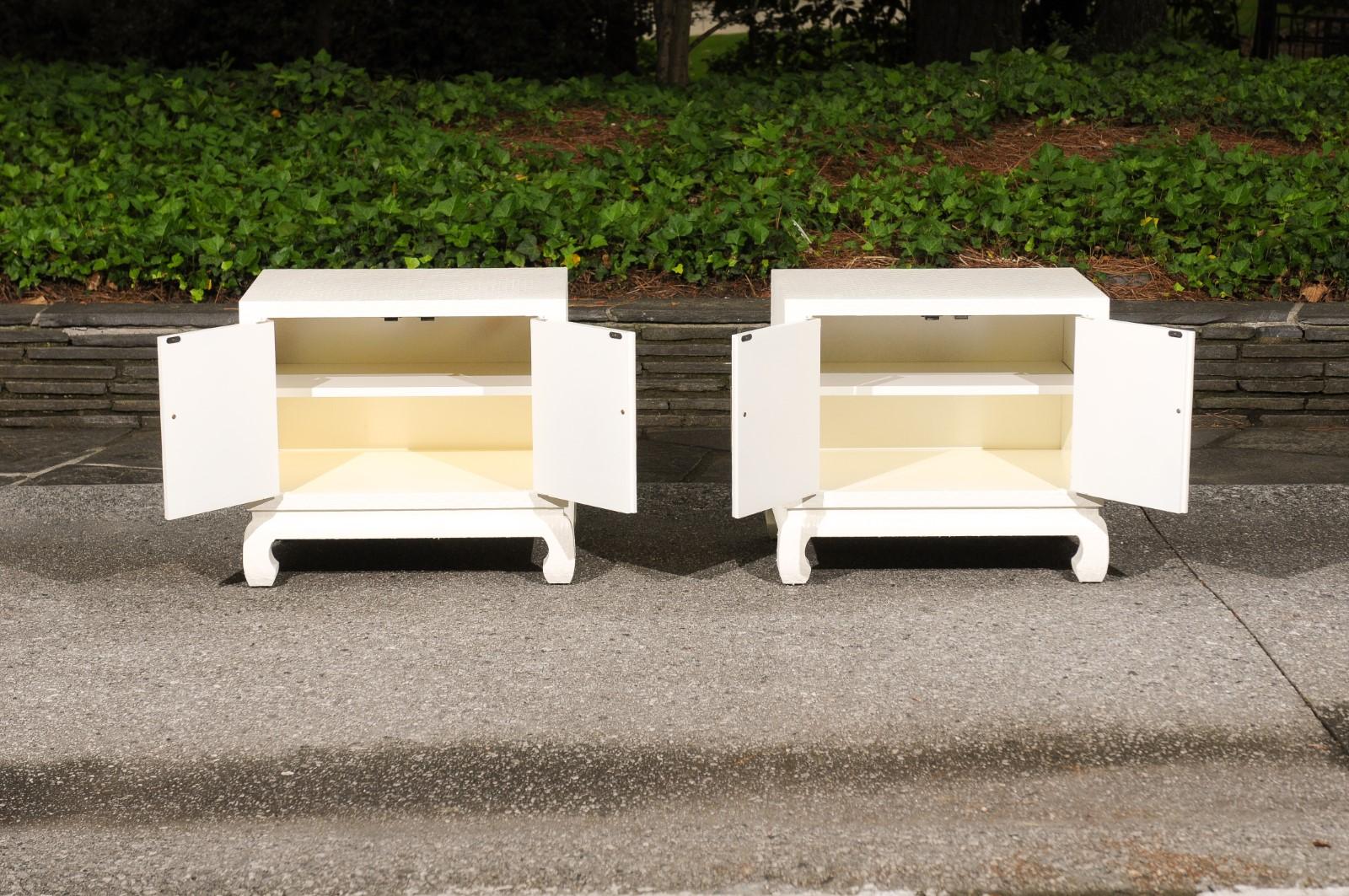 Chic Restored Pair of Cream Lacquer Raffia Commodes by Baker, circa 1975 For Sale 8