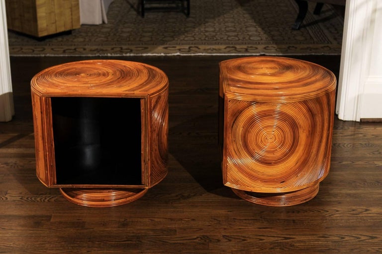 Chic Restored Pair of Swivel Bamboo and Black Lacquer End Tables, circa 1975 For Sale 4