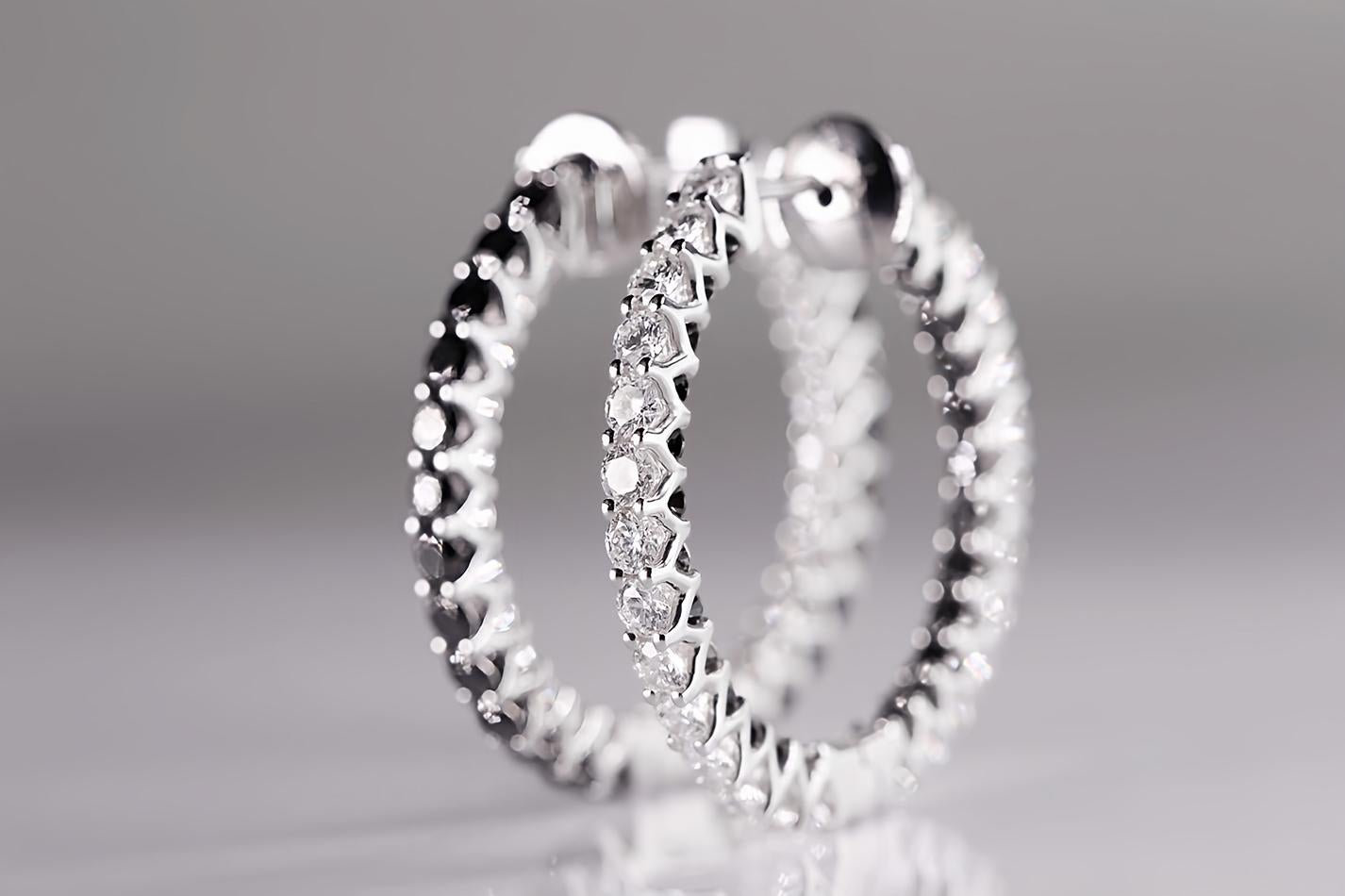 In the collective imagination, hoop earrings stand as an icon of timeless style. Their perfect form, a symbol of infinity, is reborn in this modern and surprising interpretation: an embrace of light that celebrates the harmonious contrast between