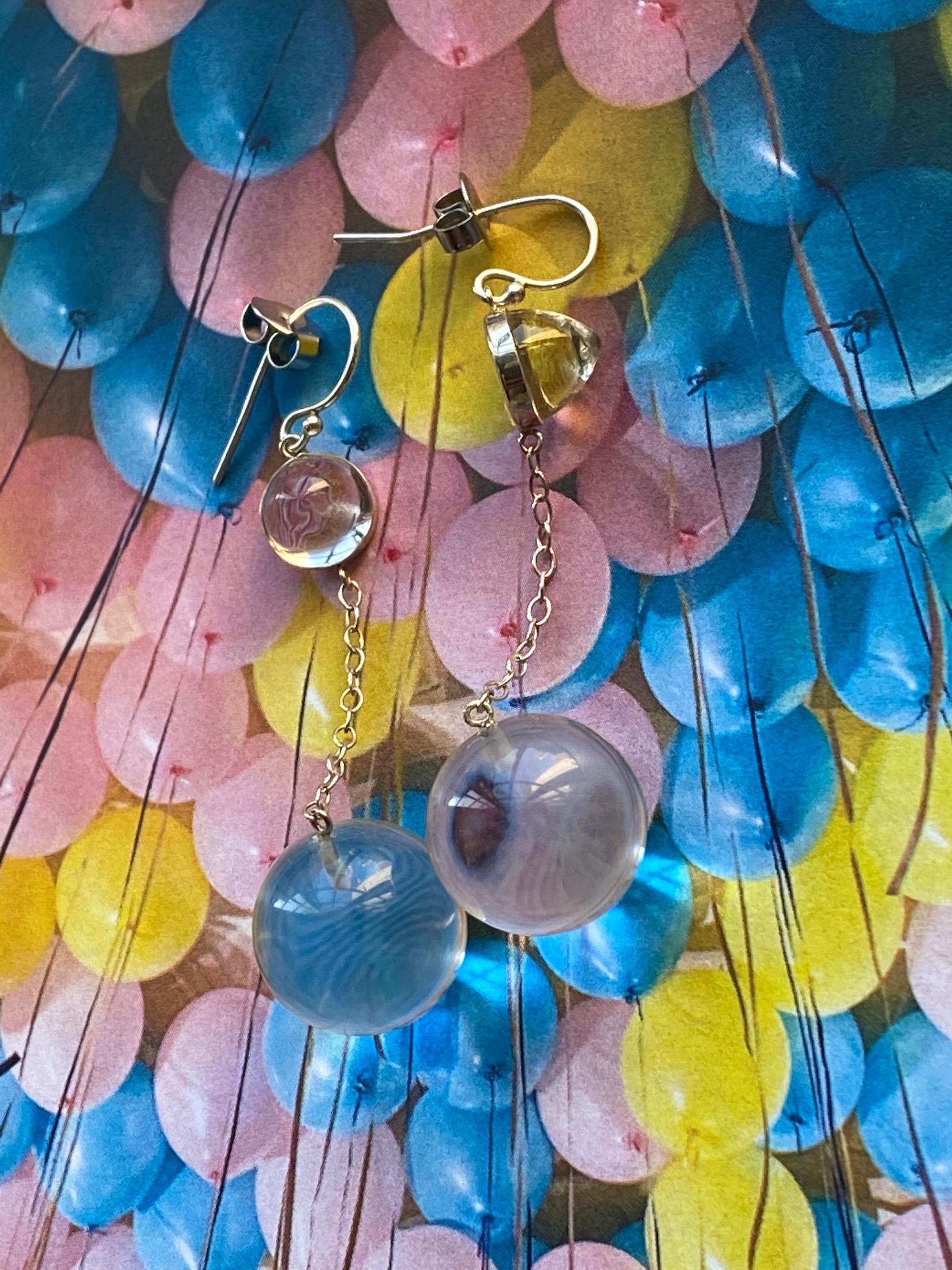Contemporain Boucles d'oreilles pendantes chic boule en cristal de roche Rom April in Paris Designs en vente