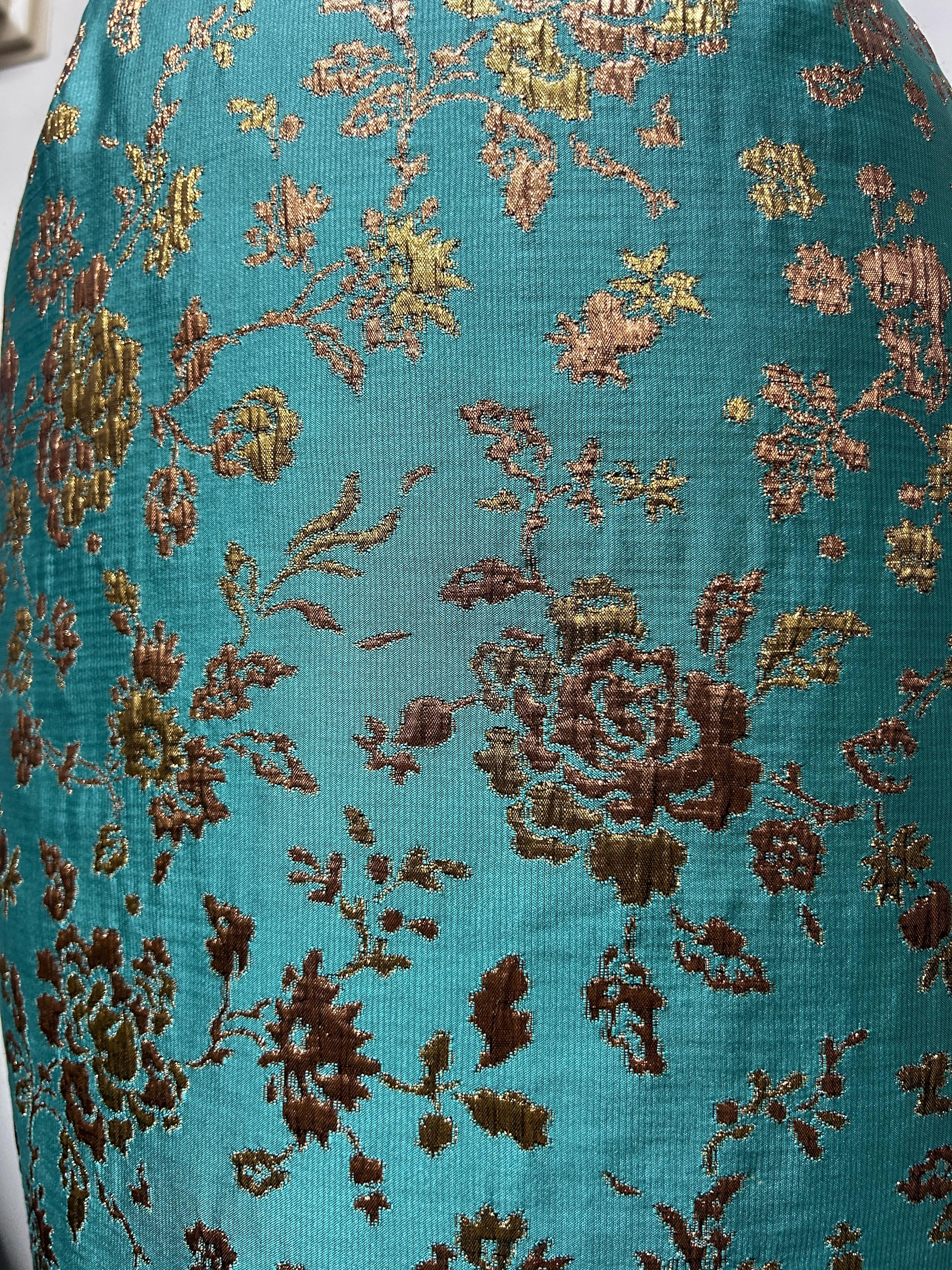 Vestido de fiesta brocado francés oro rosa y turquesa en venta 3