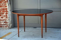 Elegante Mesa Escandinava de Teca con Duradero Tablero de Laminado Negro