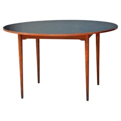 Table scandinave chic en teck avec plateau en stratifié noir durable