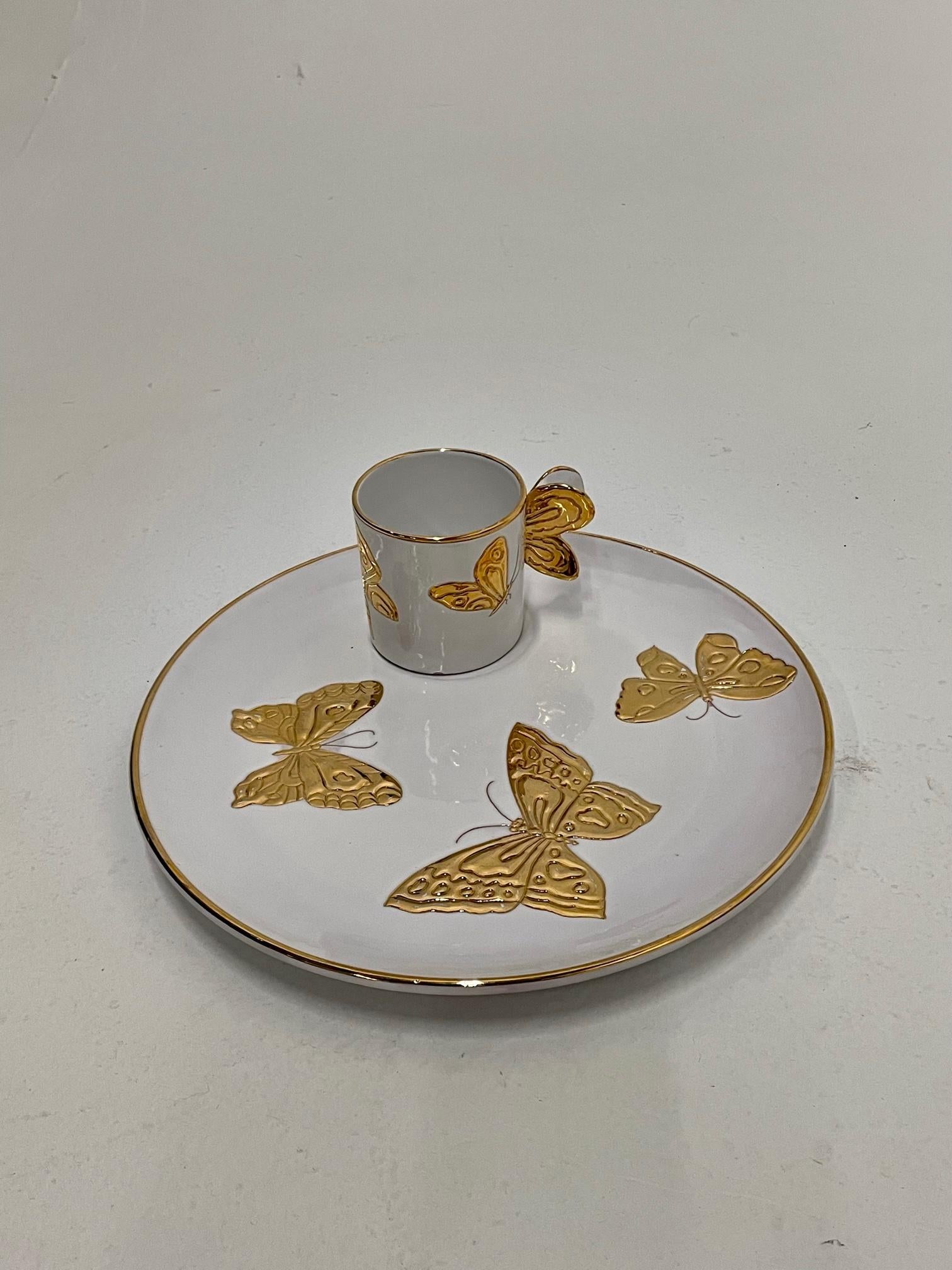 Chic Set of 12 Designer Italian Pottery Gold & White Butterfly Plates & Cups In Good Condition In Hopewell, NJ