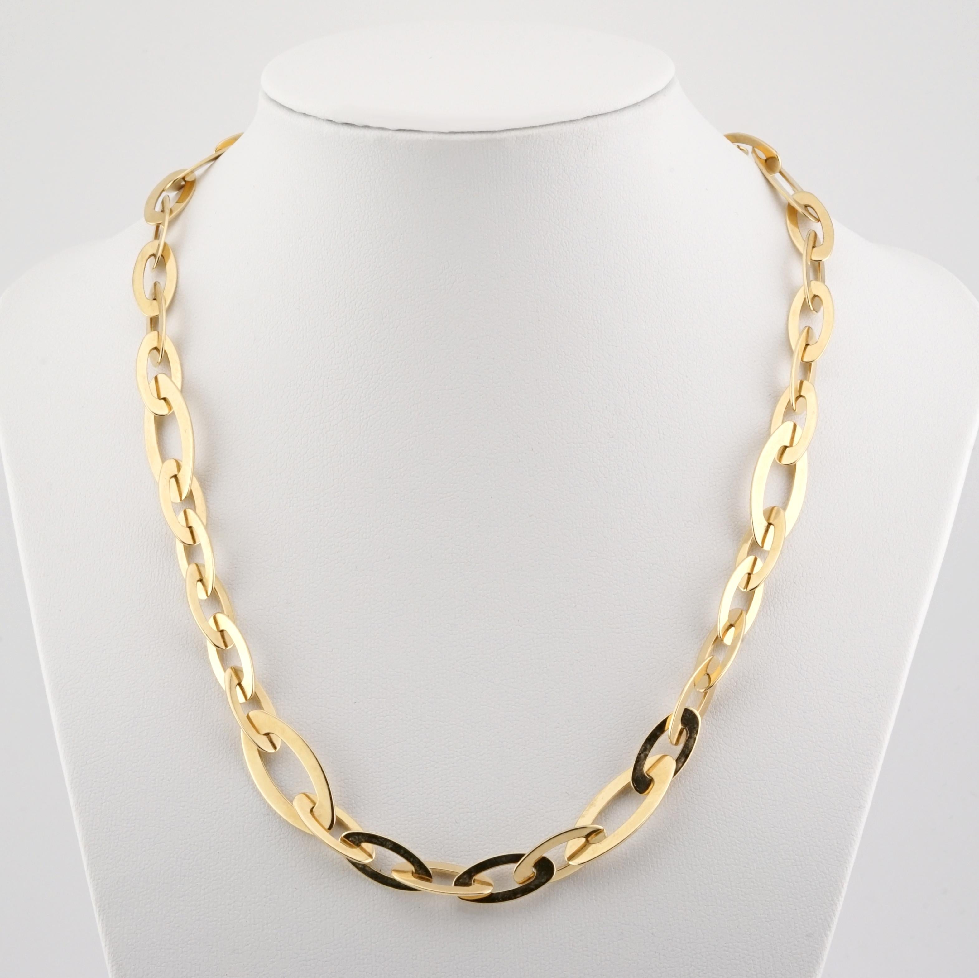 Werten Sie Ihre Schmucksammlung mit dieser atemberaubenden Roberto Coin Chic & Shine Halskette auf. Dieses raffinierte Schmuckstück aus 18 Karat Gelbgold zeichnet sich durch elegante Kettenglieder aus, die eine moderne und minimalistische Ästhetik