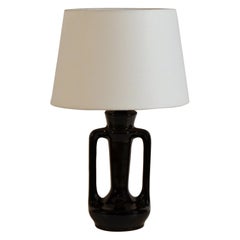 Petite lampe de table chic en céramique noire