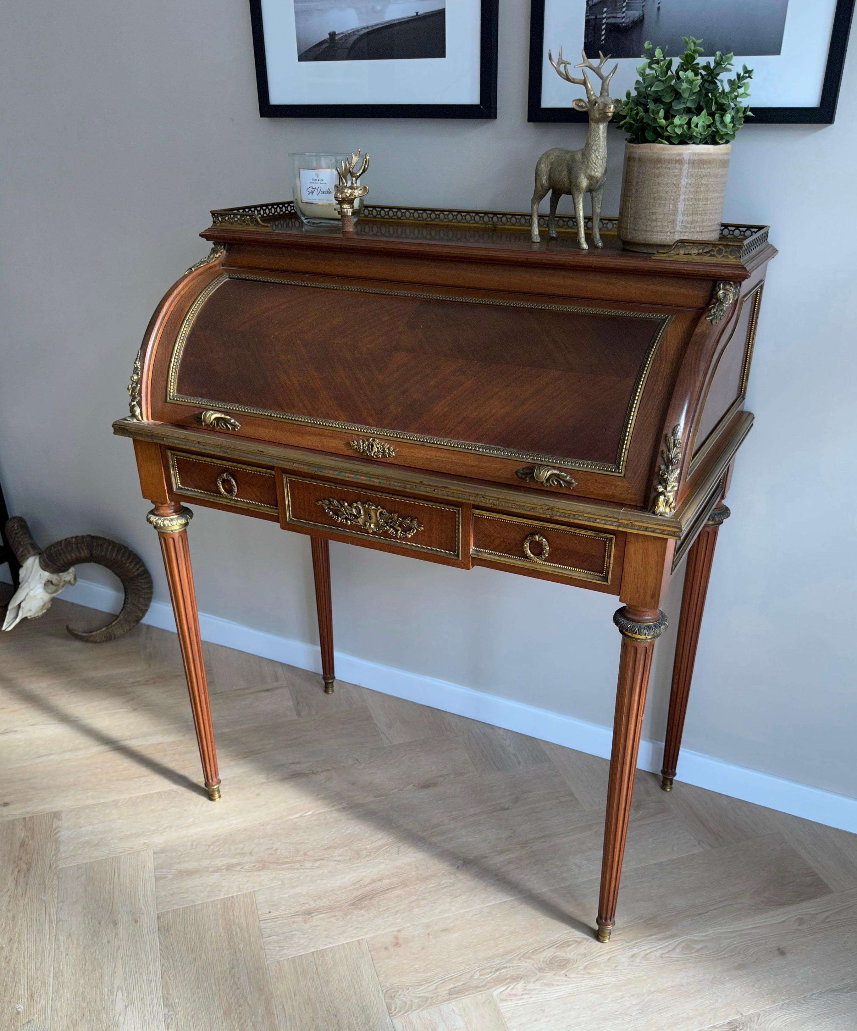 French Chic & Stylish Mercier Frères, Paris Nutwood and Gilt Bronze Ladies Writing Desk For Sale