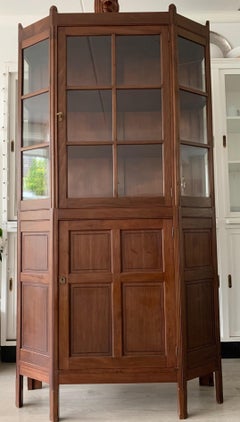 Bellissimo ed elegante espositore in legno olandese di arti e mestieri / teca in vetro