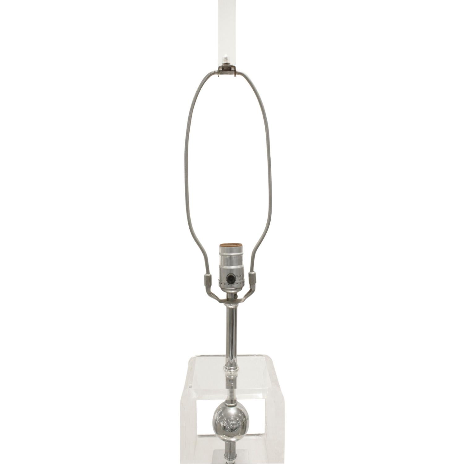 Late 20th Century Chic Table Lamp in Lucite and Chrome, 1970s