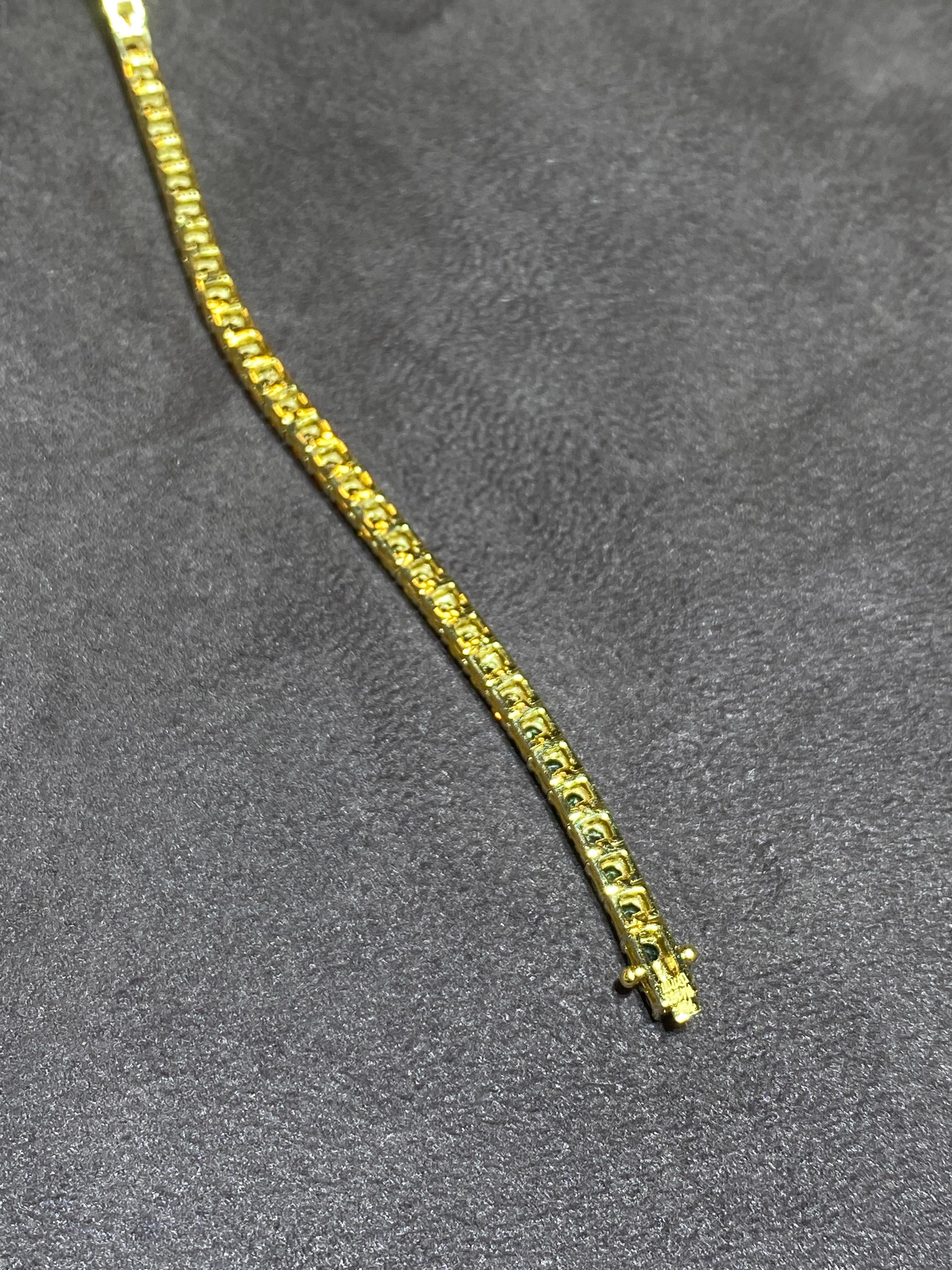 Chic Tennis Multi Sapphire Yellow Gold 18K Bracelet for Her In New Condition For Sale In Montreux, CH