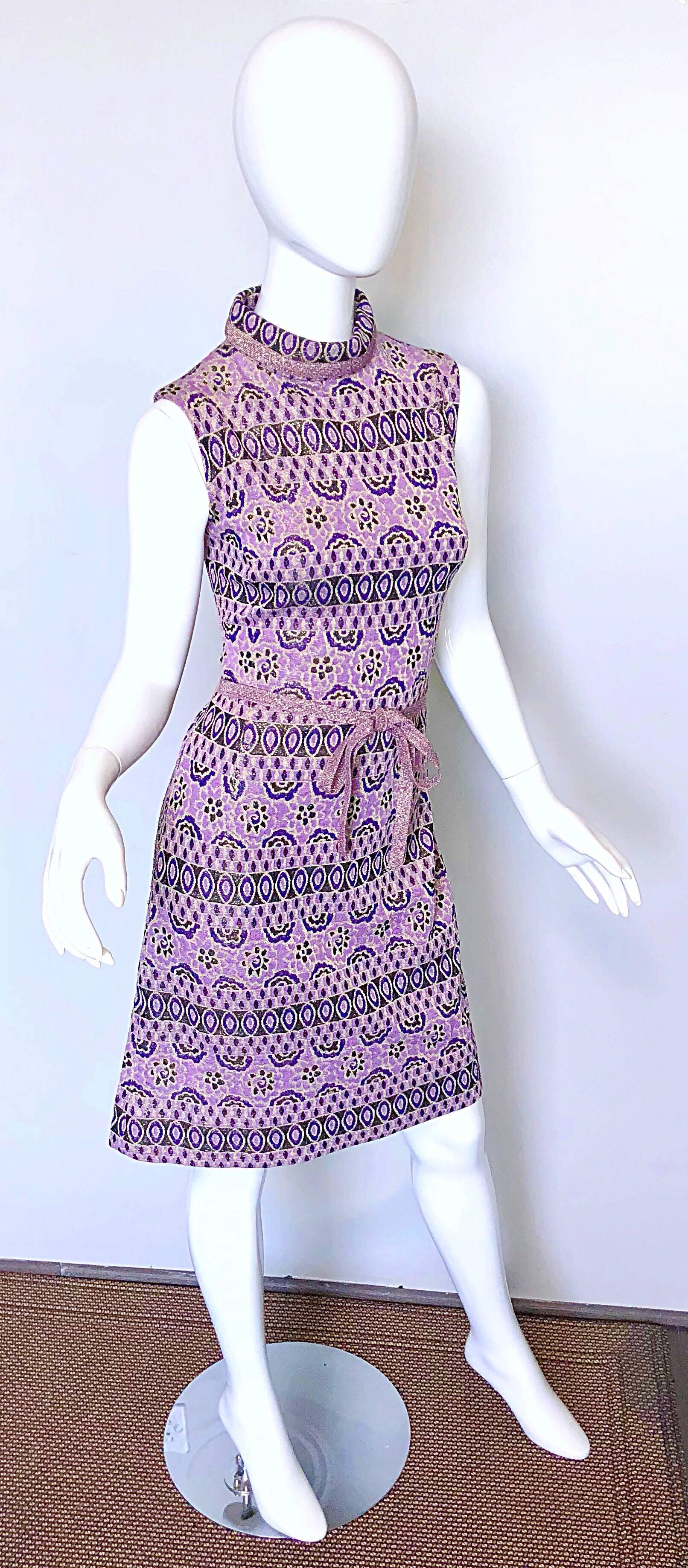 Chic Tricosa French 1960s Purple + Gold Metallic Flower Vintage 60s A Line Dress In Excellent Condition For Sale In San Diego, CA