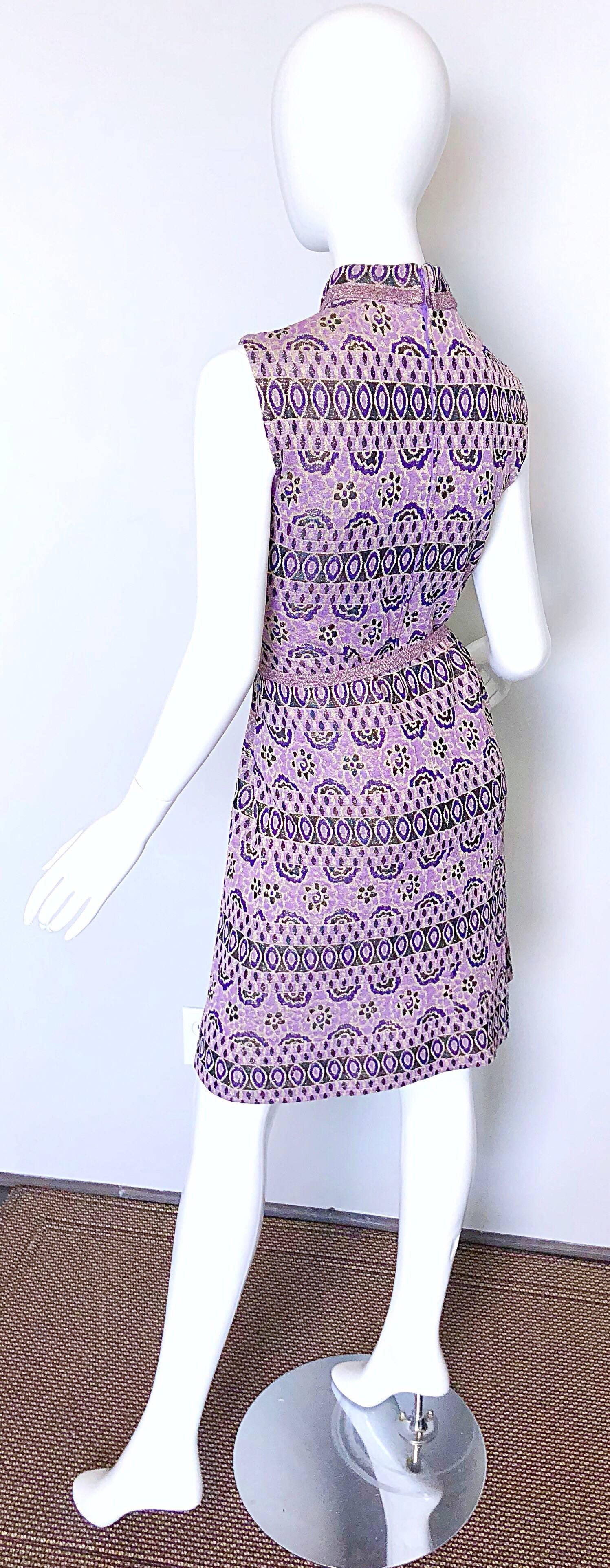 Women's Chic Tricosa French 1960s Purple + Gold Metallic Flower Vintage 60s A Line Dress For Sale