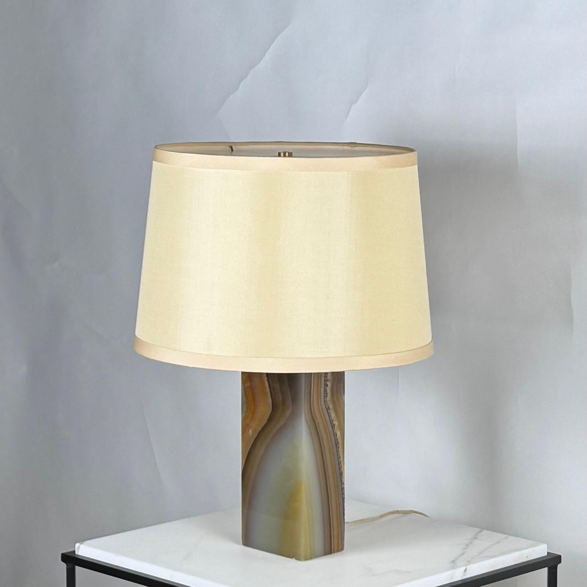Chic Veined Onyx Table or Desk Lamp with Custom Silk Shade and DIffuser For Sale 3