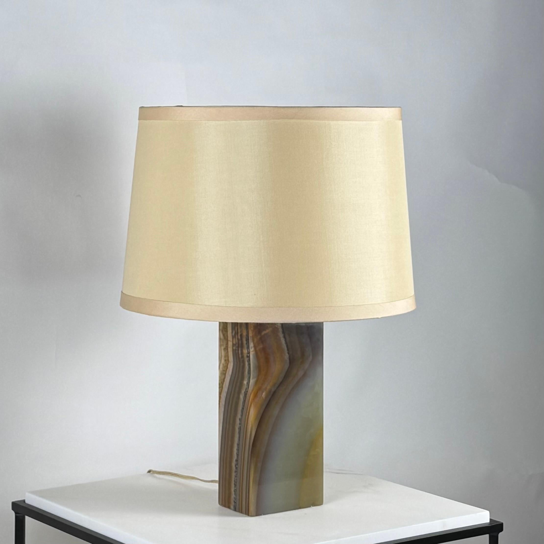 Chic Veined Onyx Table or Desk Lamp with Custom Silk Shade and DIffuser For Sale 4