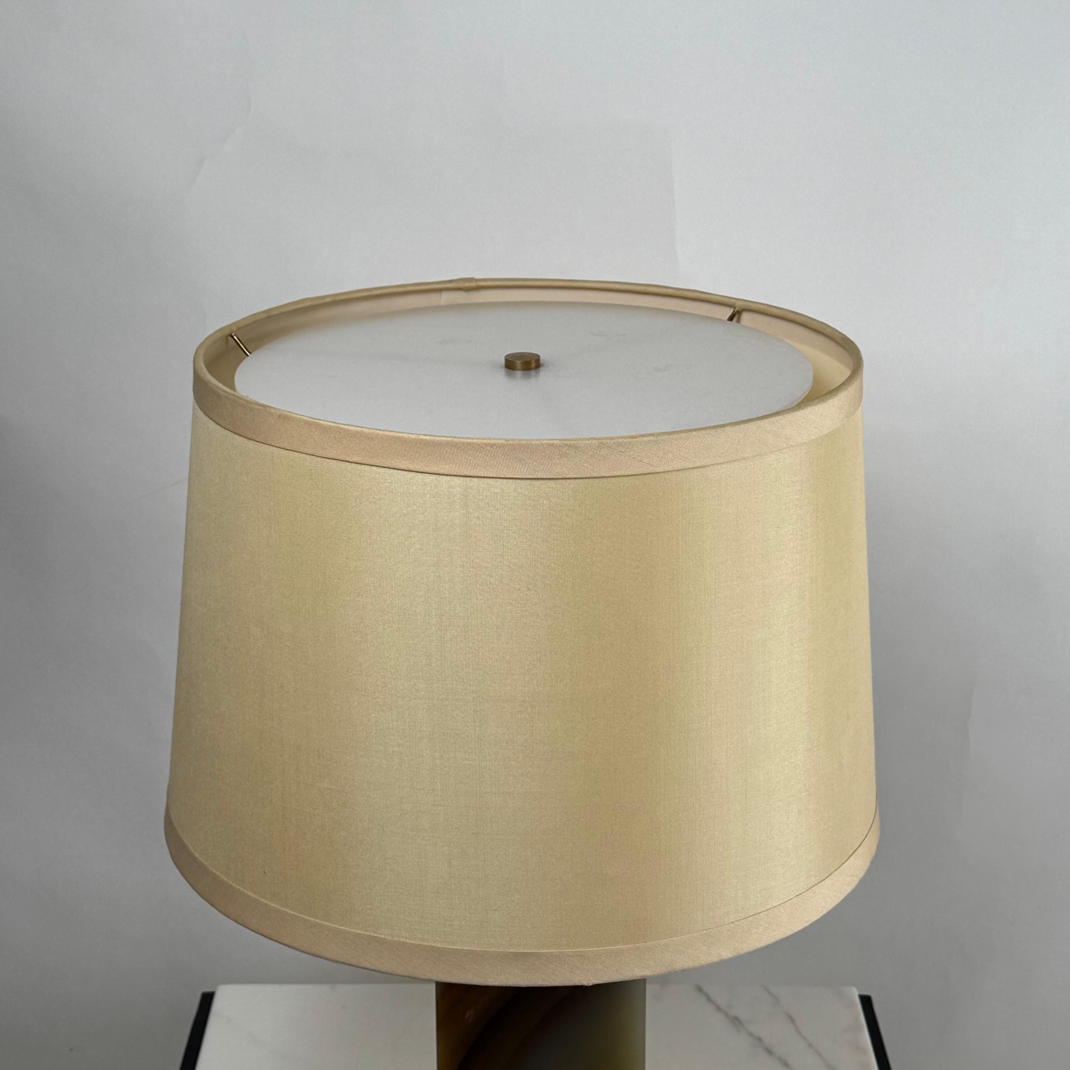 Chic Veined Onyx Table or Desk Lamp with Custom Silk Shade and DIffuser For Sale 2