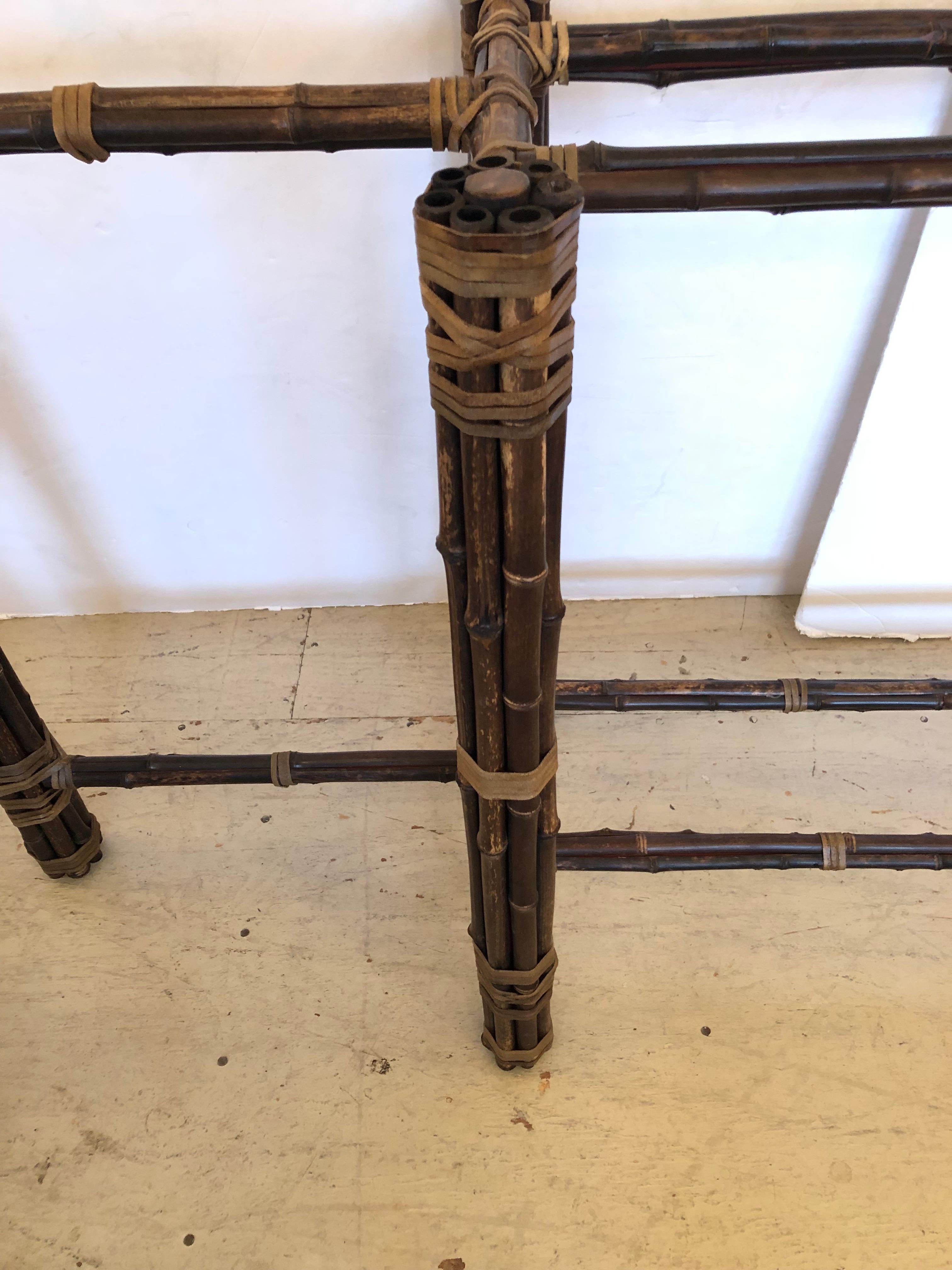 Schicker sehr langer organischer moderner Konsolentisch aus Bambus und Glas im Zustand „Gut“ im Angebot in Hopewell, NJ
