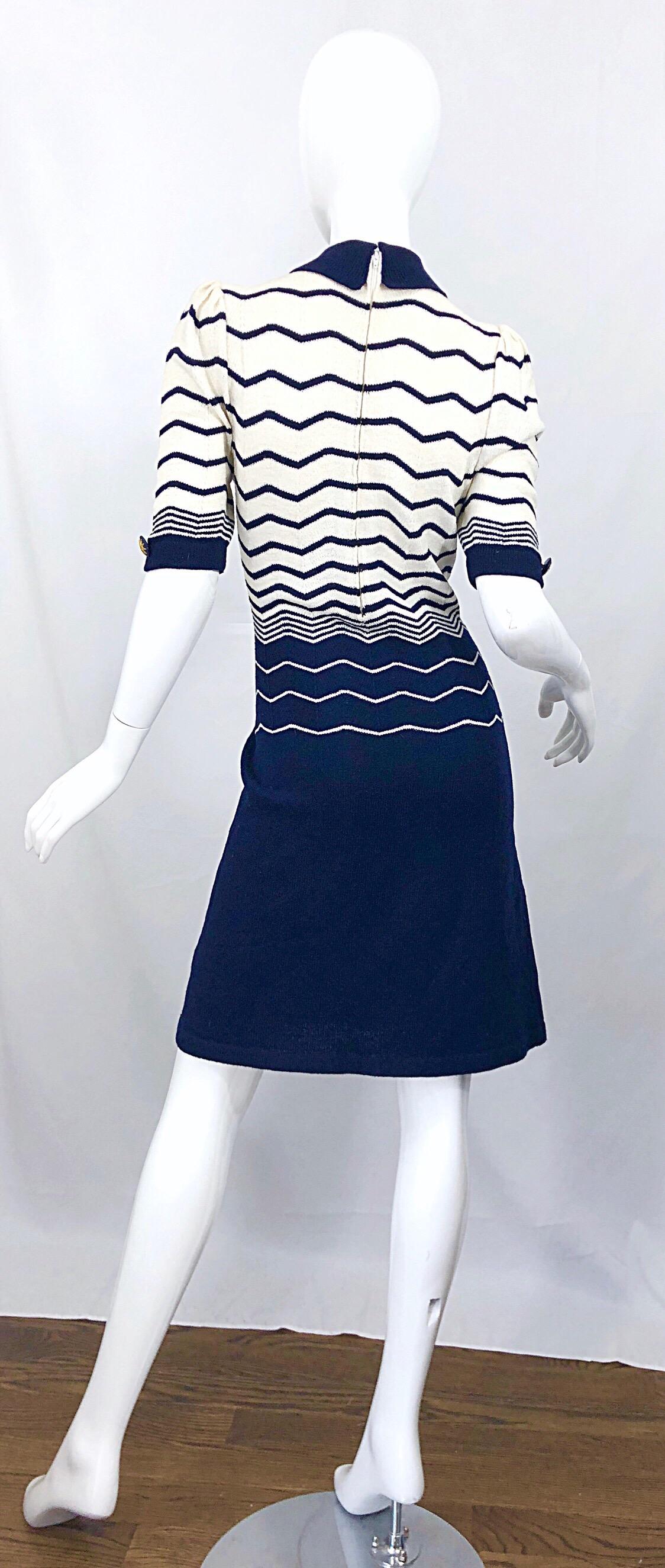 Black Chic Vintage 1980s Adolfo Navy Blue White Zig Zag Print Short Sleeve Knit Dress  For Sale