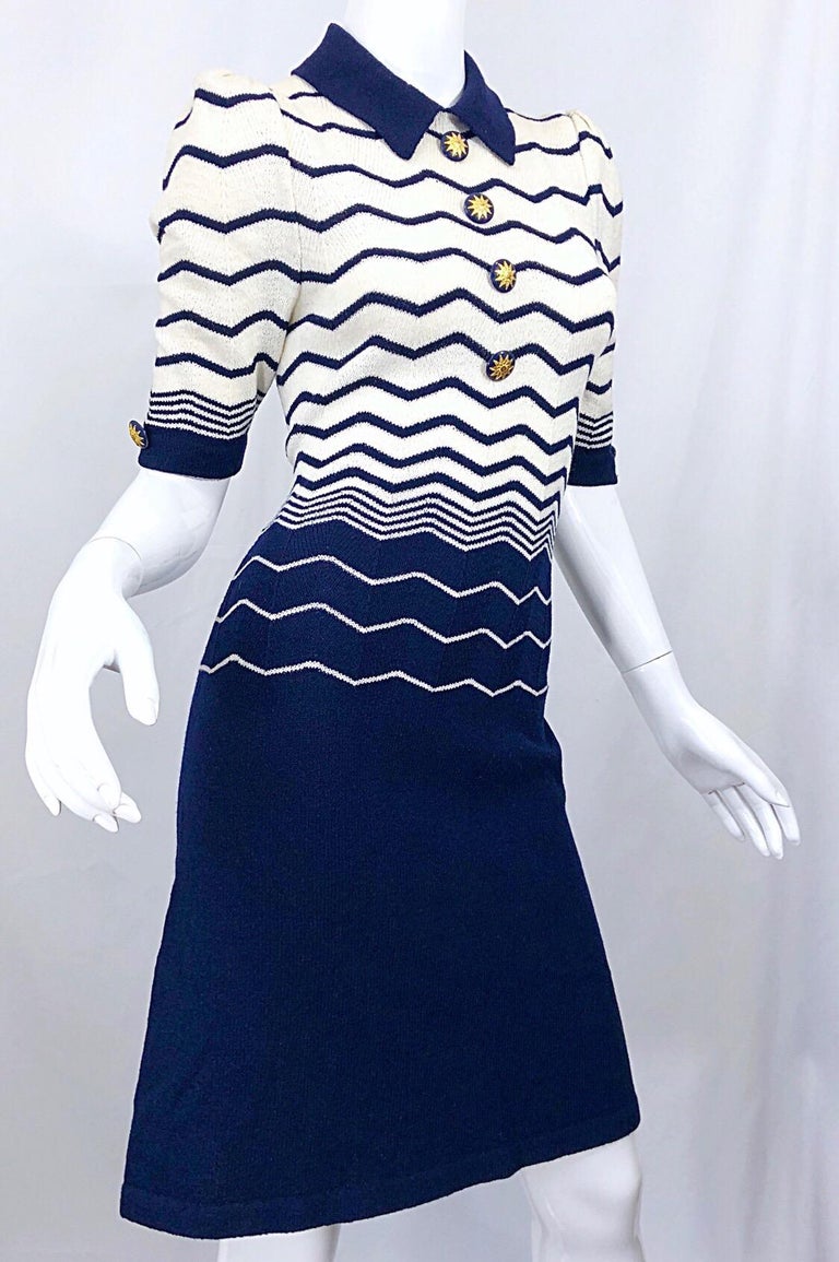 Chic Vintage 1980s Adolfo Navy Blue White Zig Zag Print Short Sleeve